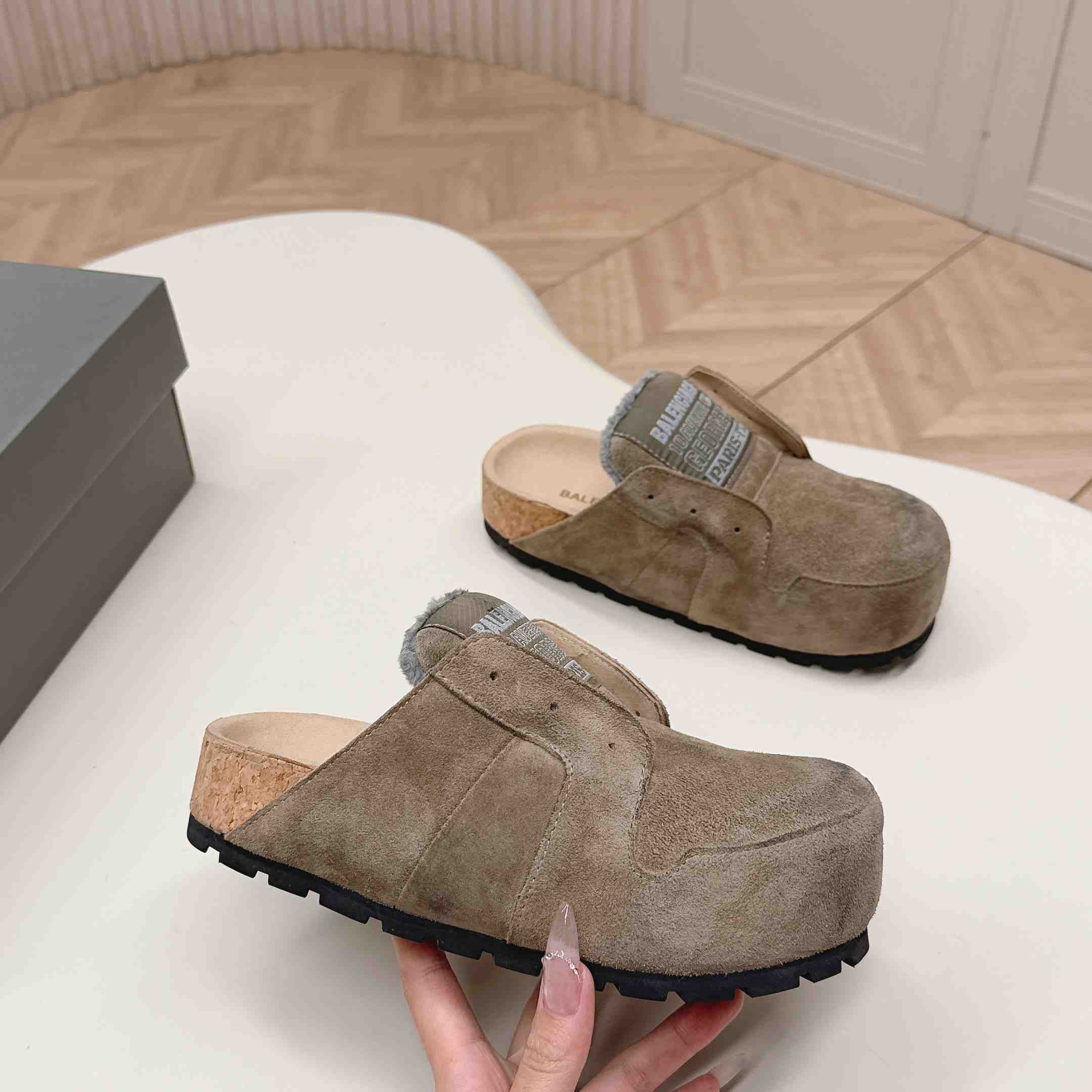 Balenciaga Dumbo Mule In Beige - FashionPlug