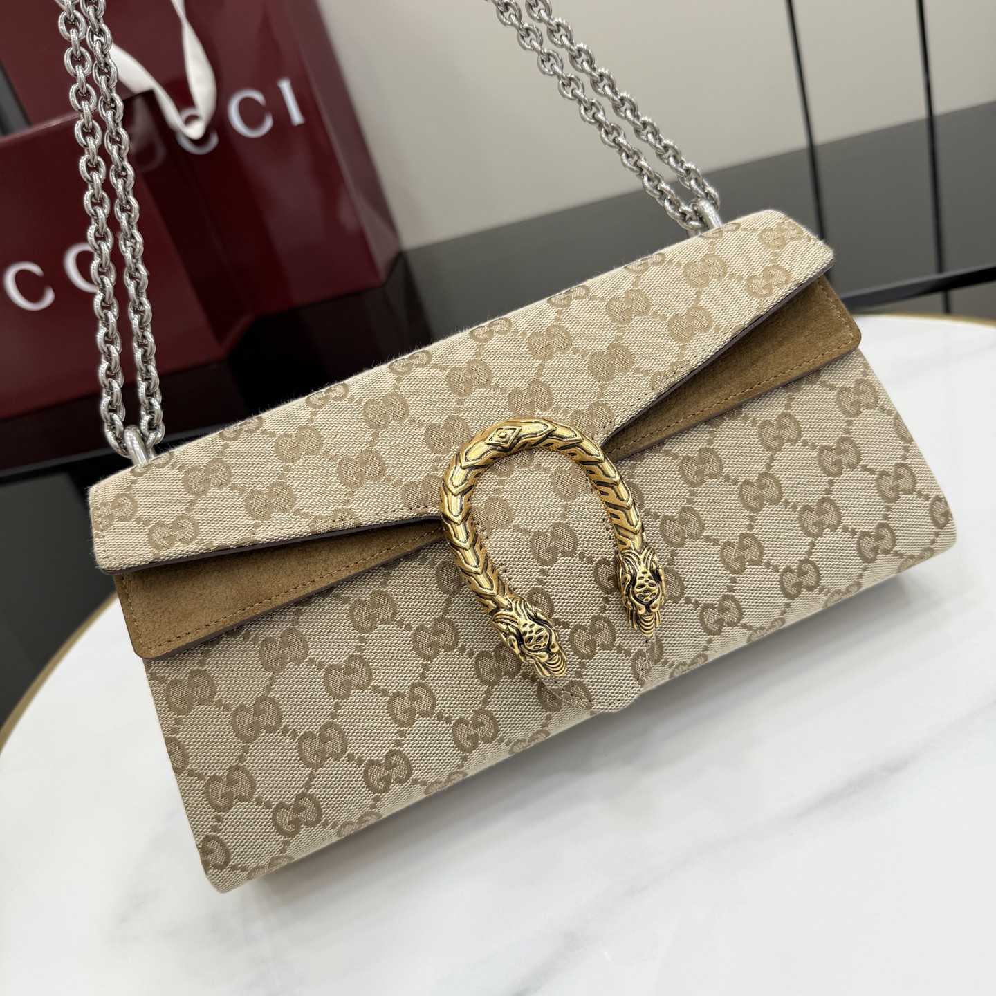 Gucci Dionysus Medium Shoulder Bag - FashionPlug