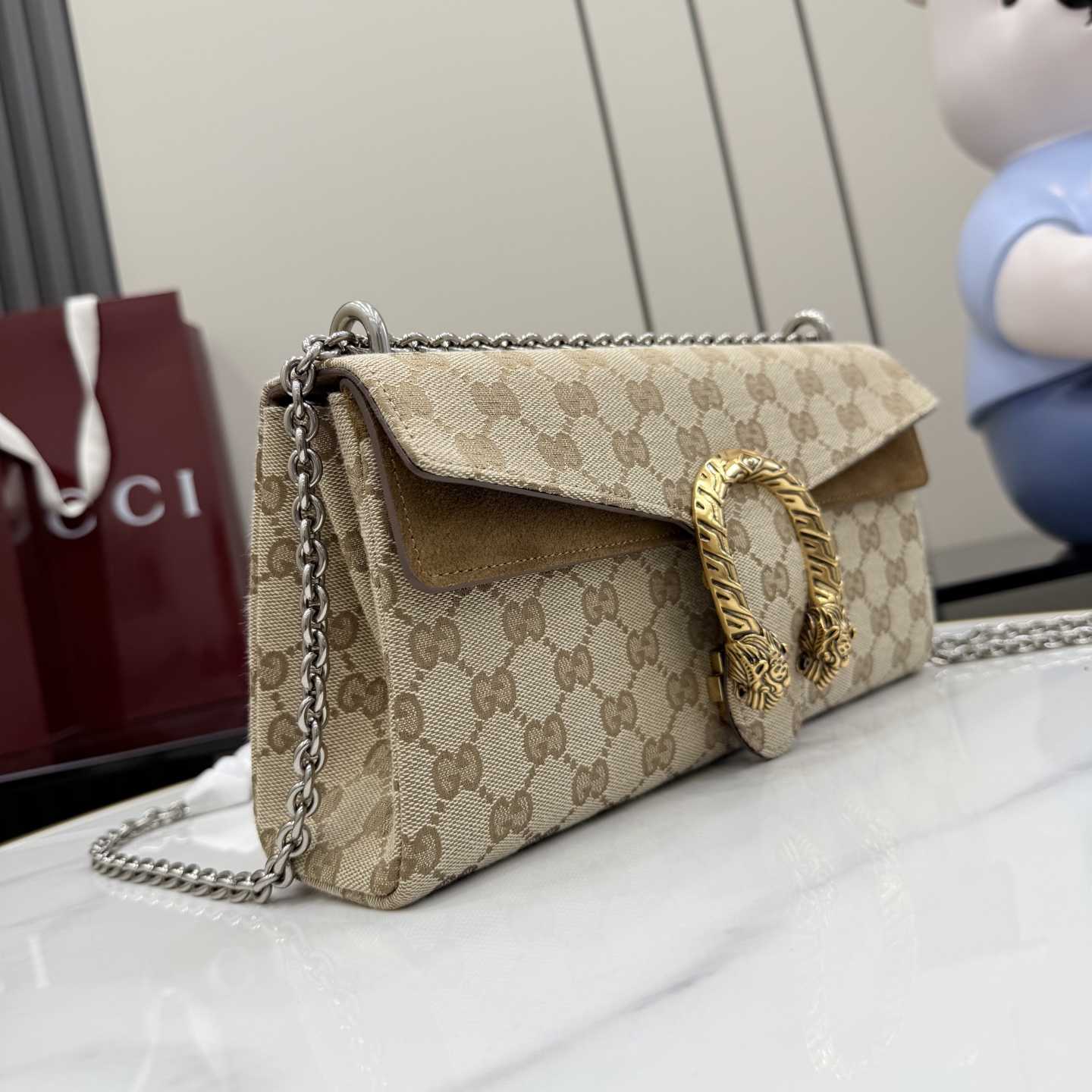 Gucci Dionysus Medium Shoulder Bag - FashionPlug