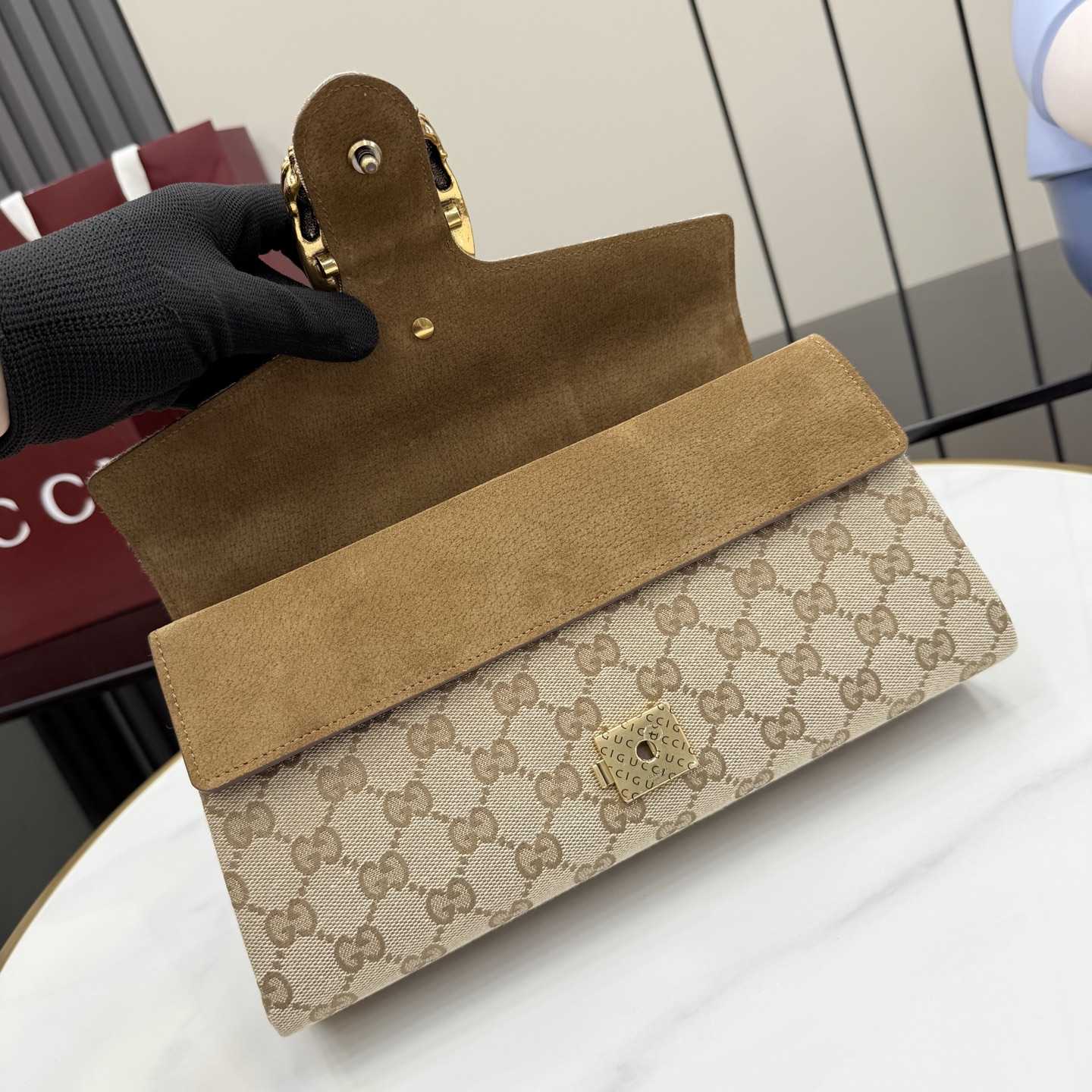 Gucci Dionysus Medium Shoulder Bag - FashionPlug