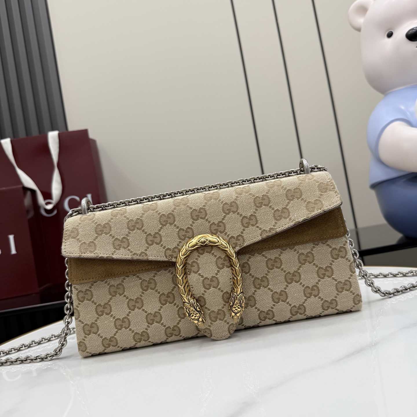 Gucci Dionysus Medium Shoulder Bag - FashionPlug