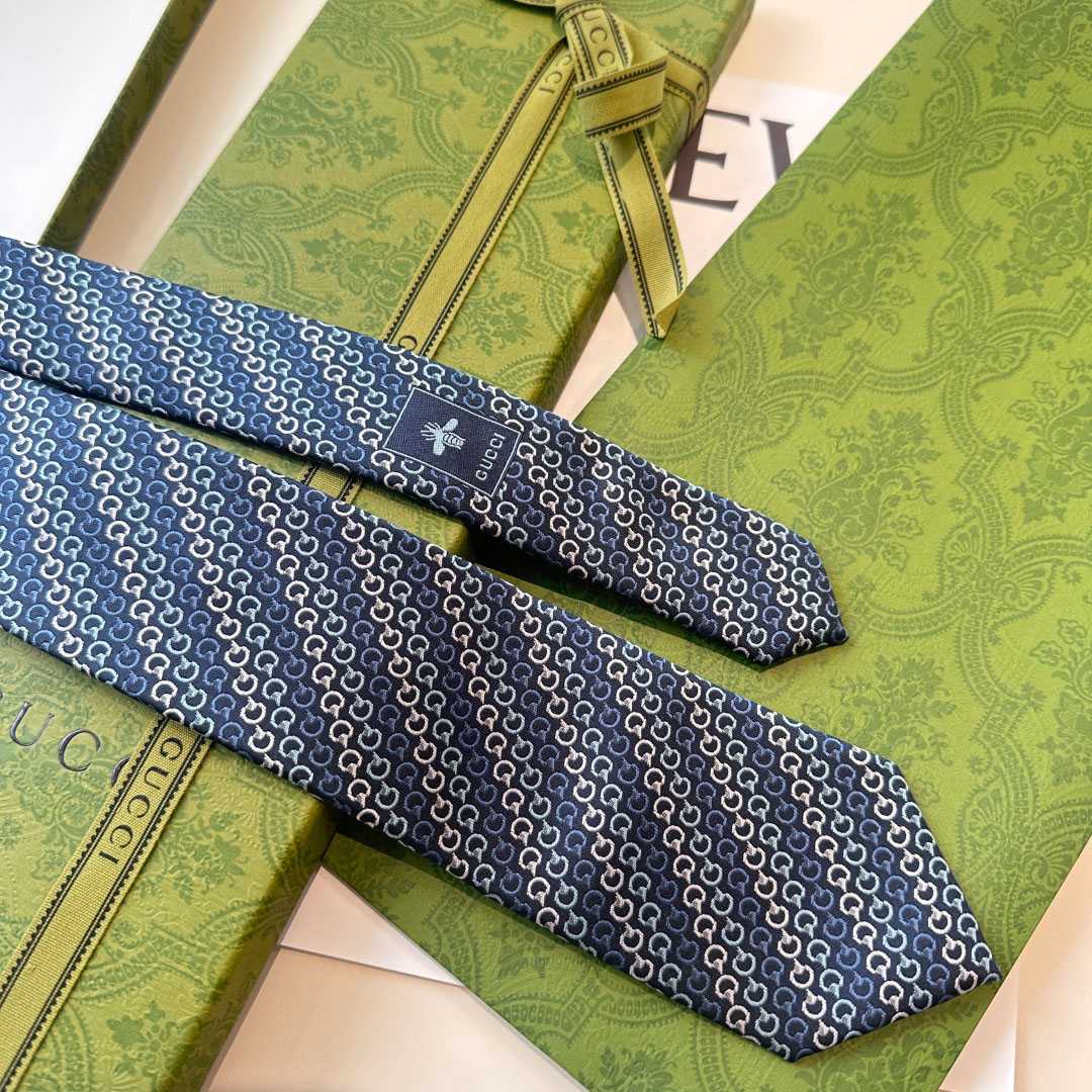Gucci Horse-Bit Chain Tie - FashionPlug