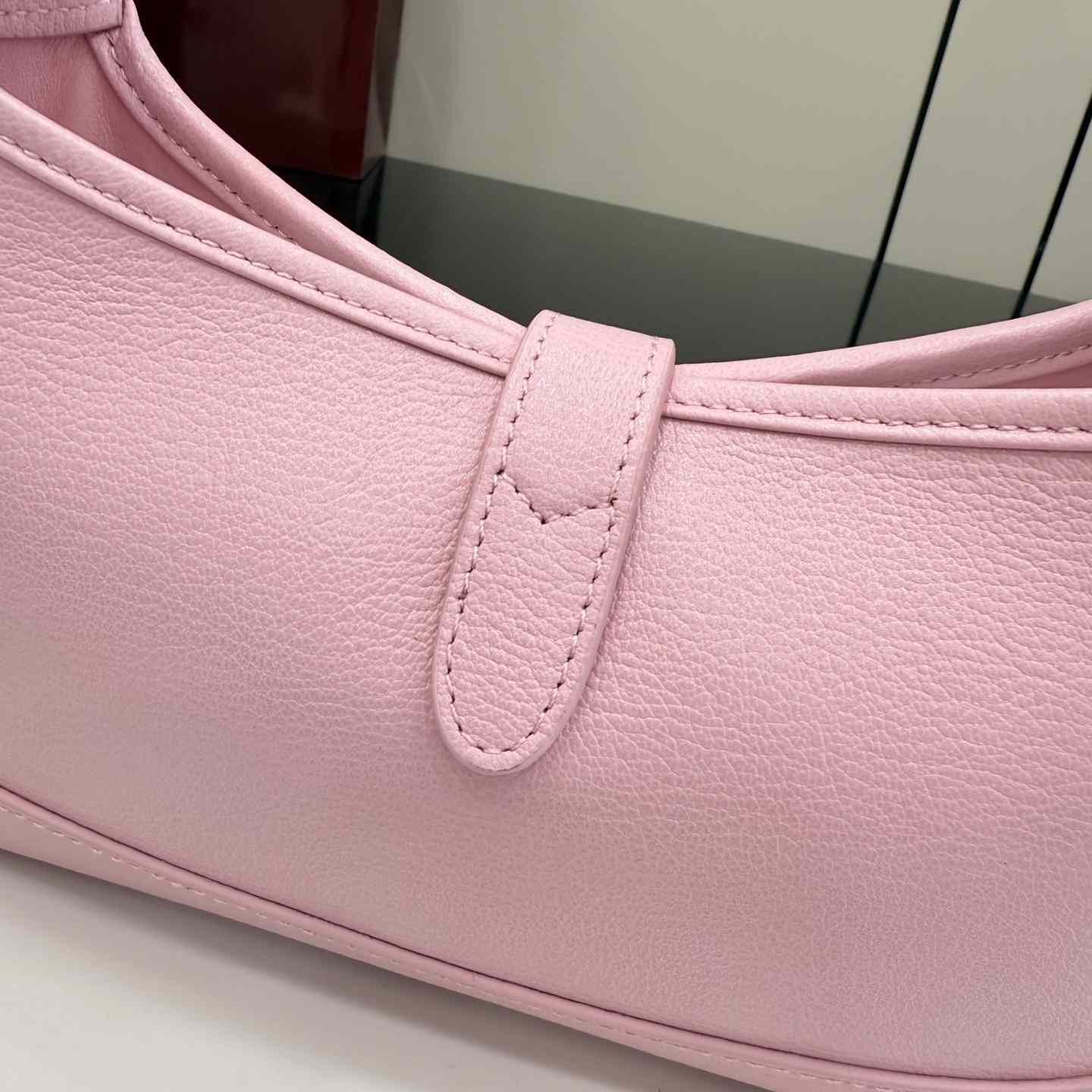 Gucci Jackie Slim Medium Shoulder Bag  - FashionPlug