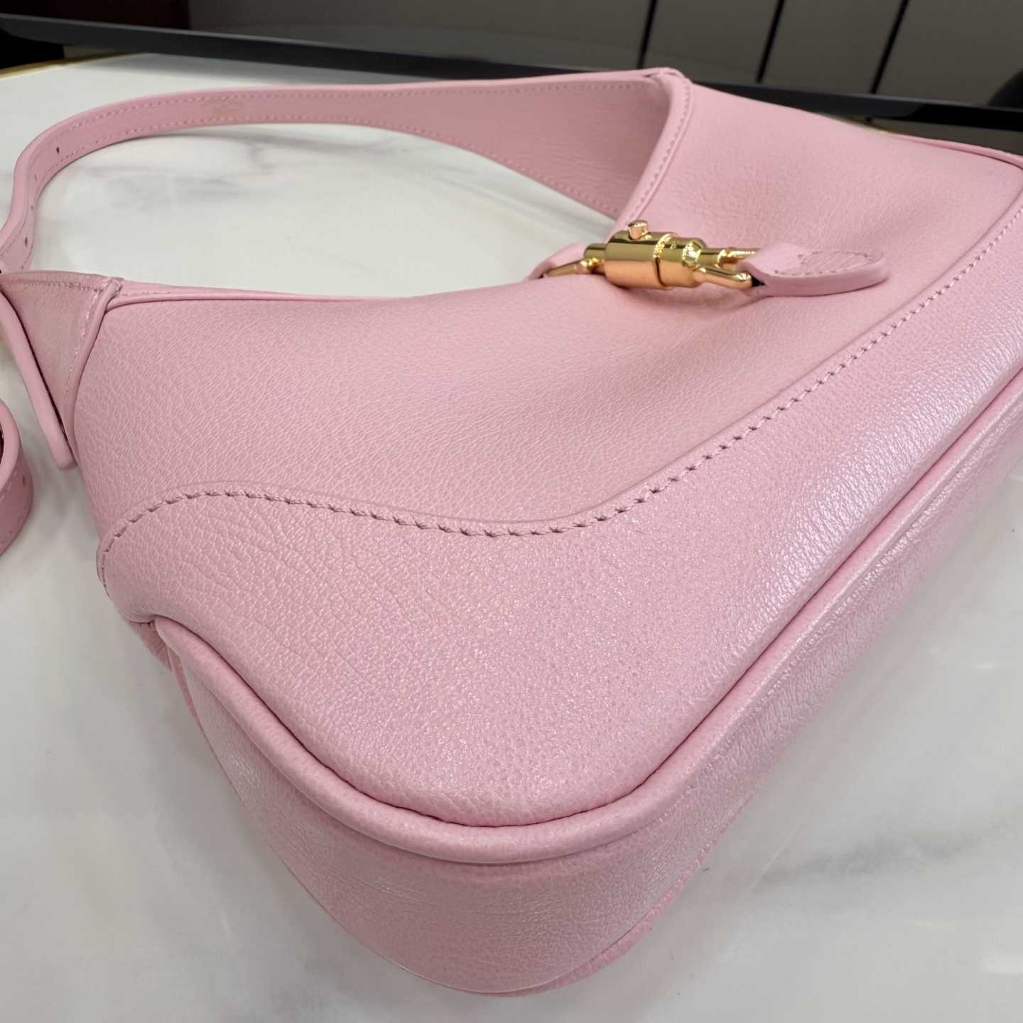 Gucci Jackie Slim Medium Shoulder Bag  - FashionPlug