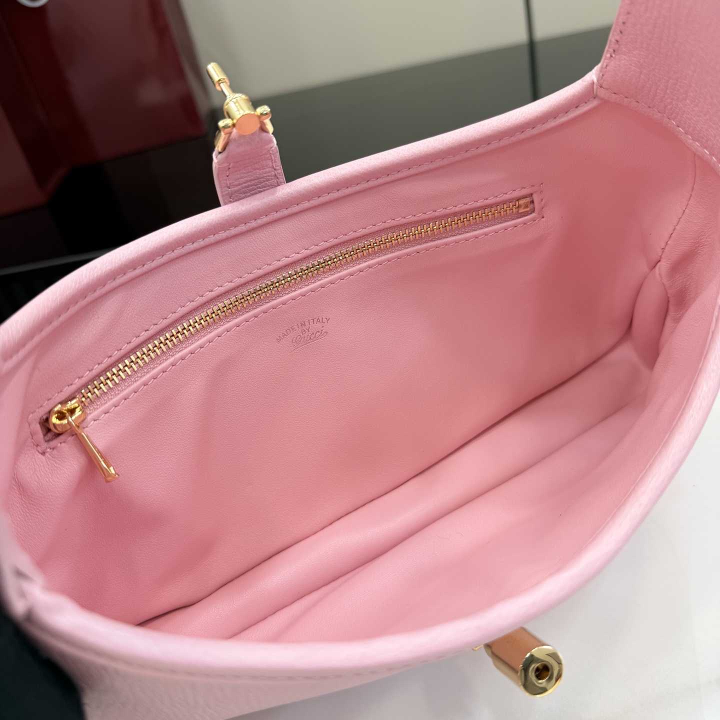 Gucci Jackie Slim Medium Shoulder Bag  - FashionPlug
