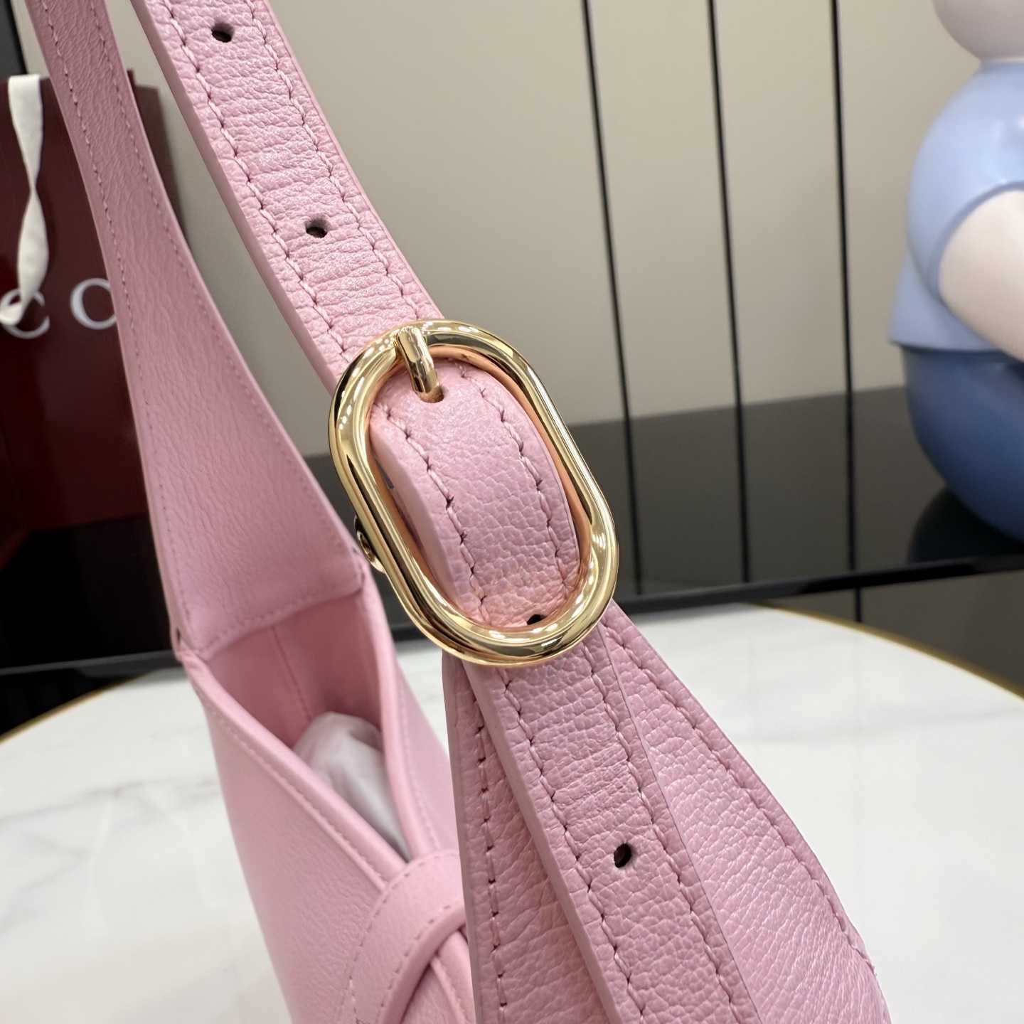 Gucci Jackie Slim Medium Shoulder Bag  - FashionPlug
