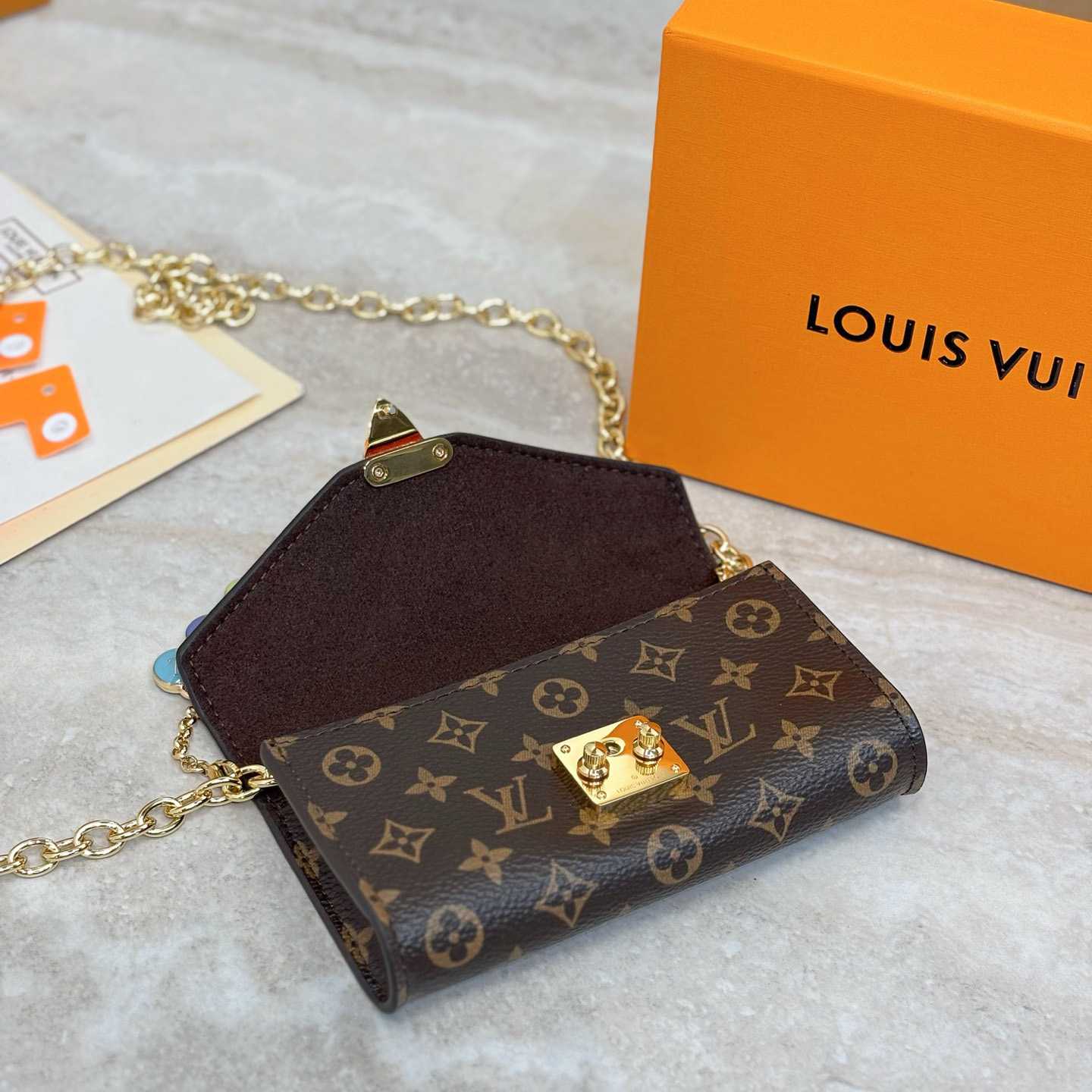 Louis Vuitton Pouch Metis Belt M4588Z - FashionPlug