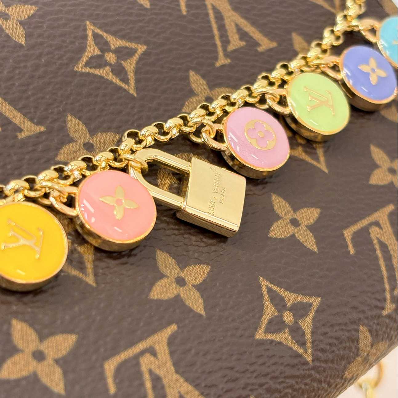 Louis Vuitton Pouch Metis Belt M4588Z - FashionPlug