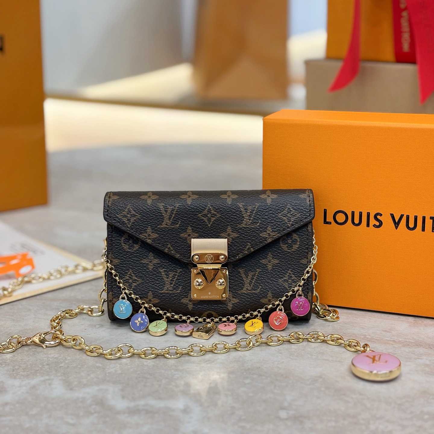 Louis Vuitton Pouch Metis Belt M4588Z - FashionPlug