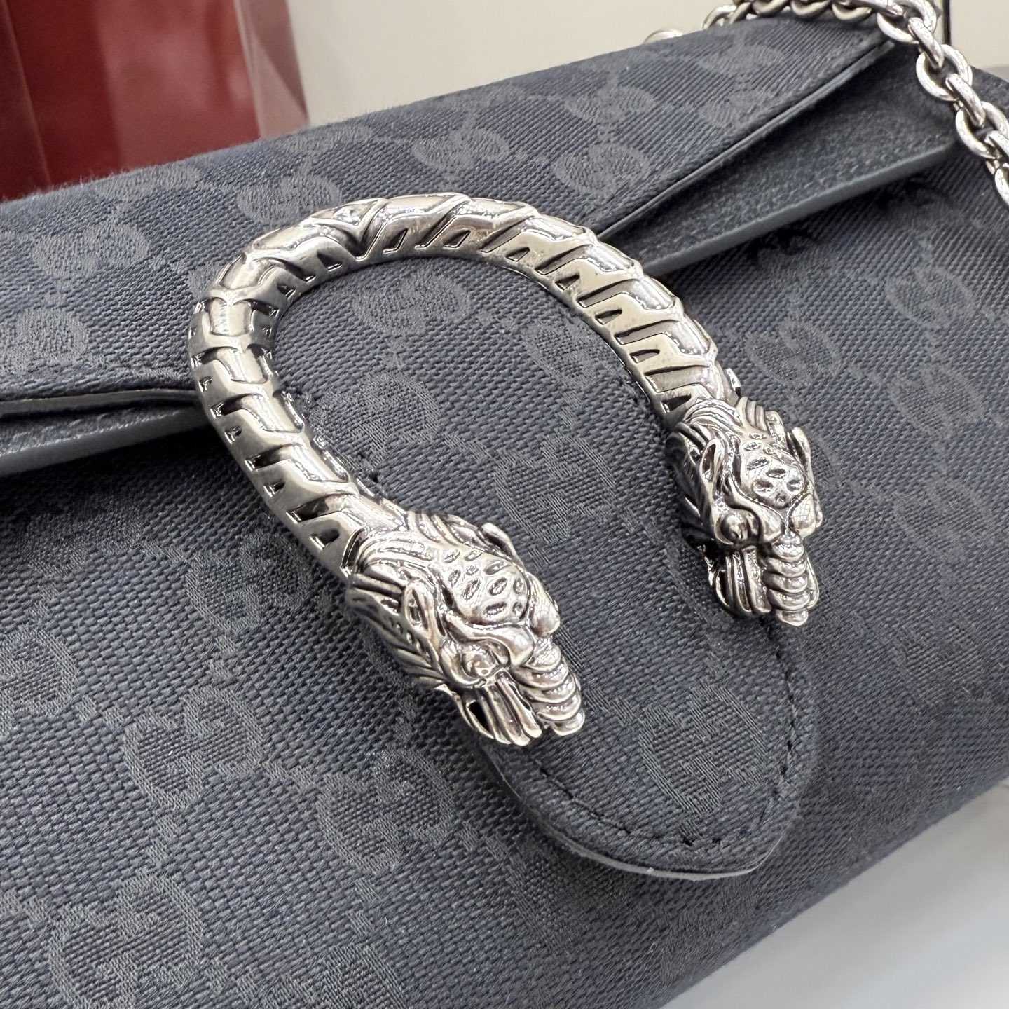 Gucci Dionysus Medium Shoulder Bag - FashionPlug