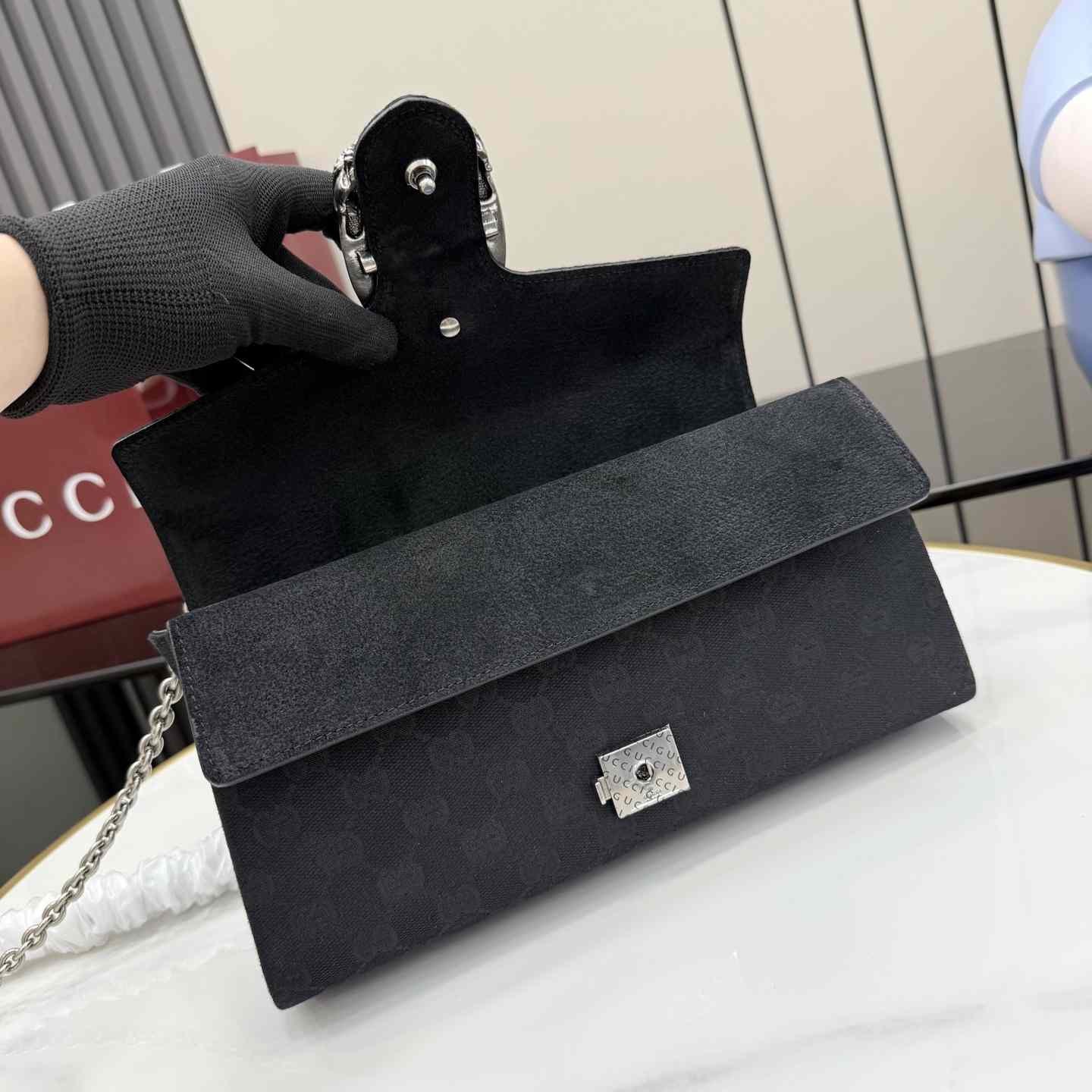 Gucci Dionysus Medium Shoulder Bag - FashionPlug