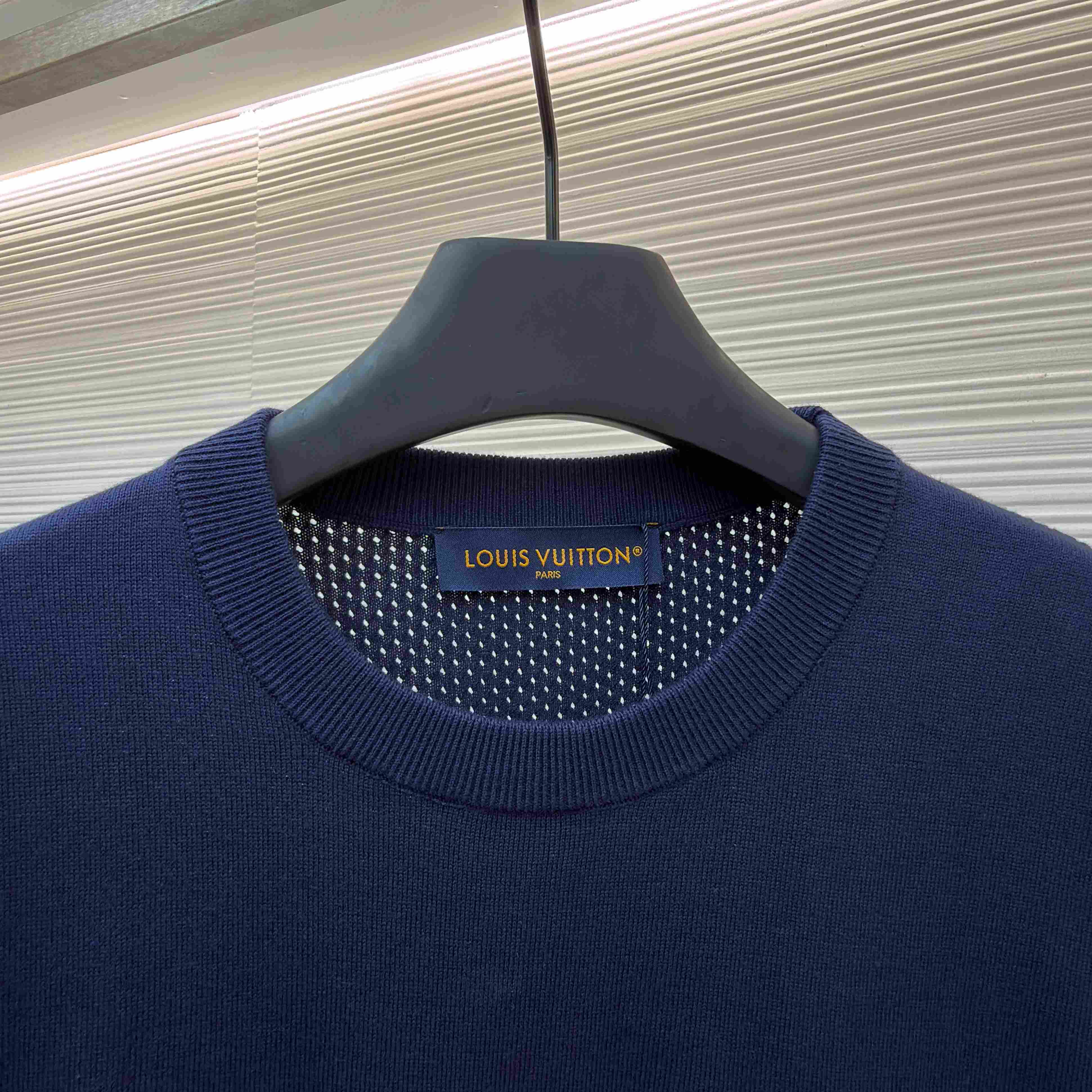 Louis Vuitton Cotton-Cashmere Short-Sleeved Crewneck 1AK6XR - FashionPlug