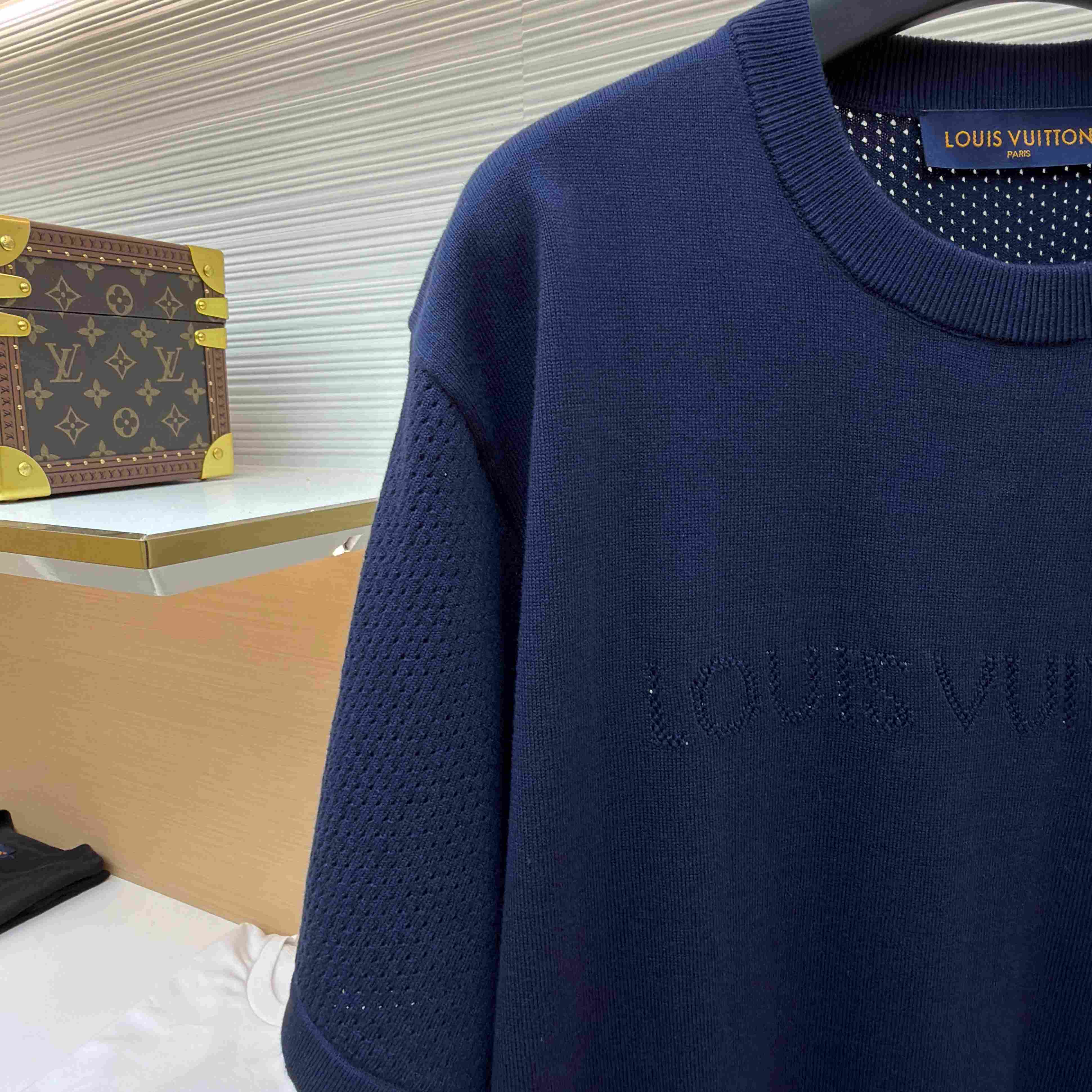 Louis Vuitton Cotton-Cashmere Short-Sleeved Crewneck 1AK6XR - FashionPlug