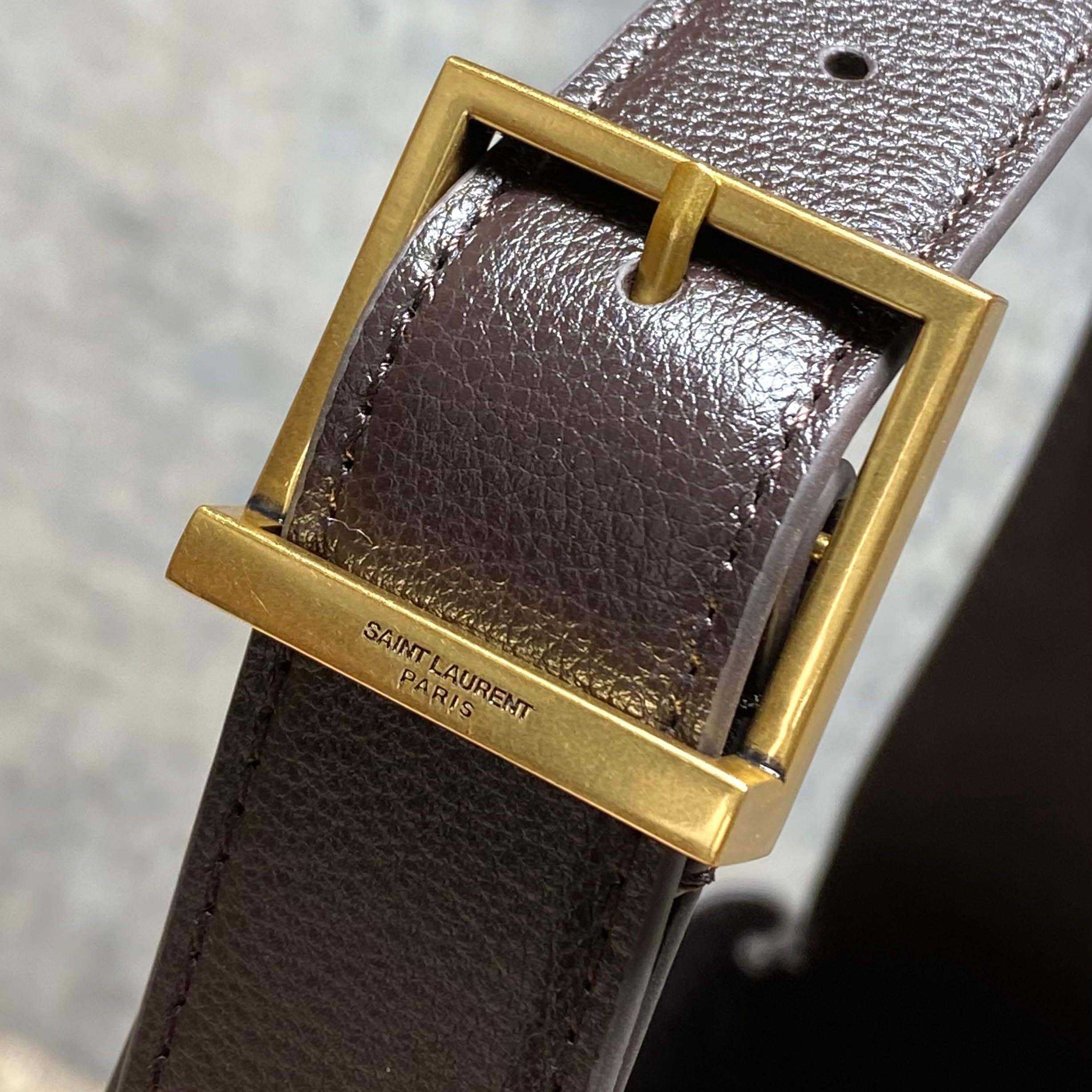 Saint Laurent LE 5 À 7 Supple LARGE In Grained Leather - FashionPlug