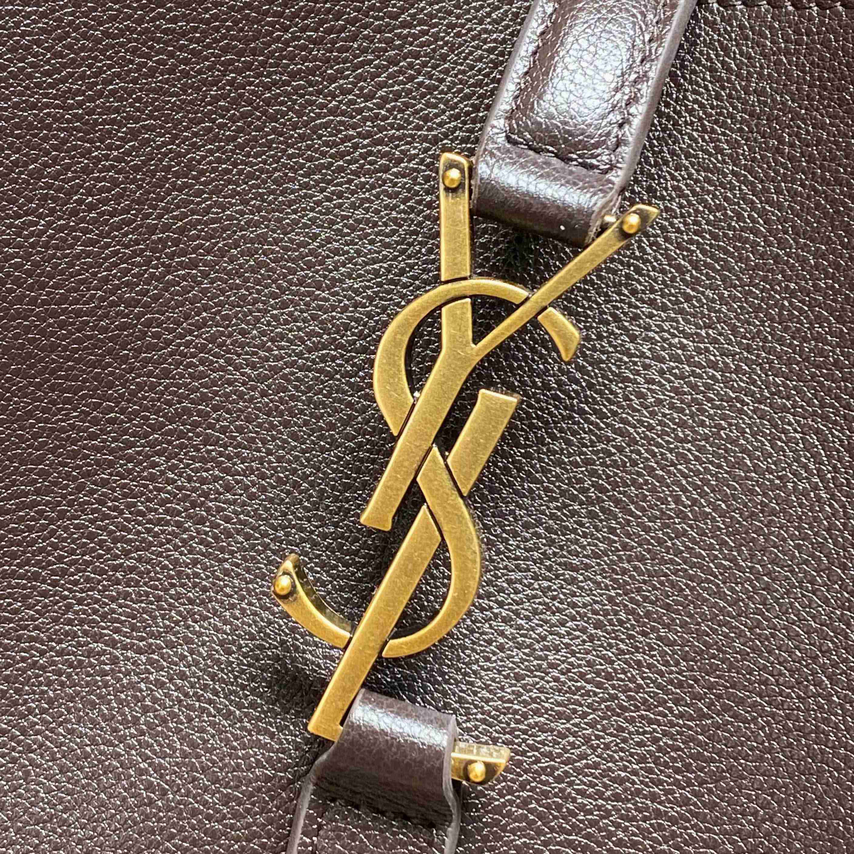 Saint Laurent LE 5 À 7 Supple LARGE In Grained Leather - FashionPlug