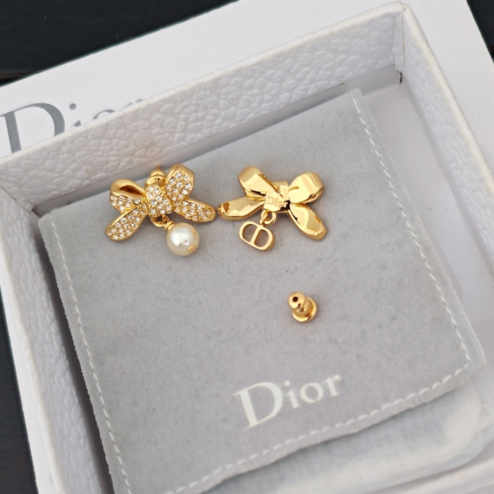 Dior Delicate Bow Earrings - FashionPlug