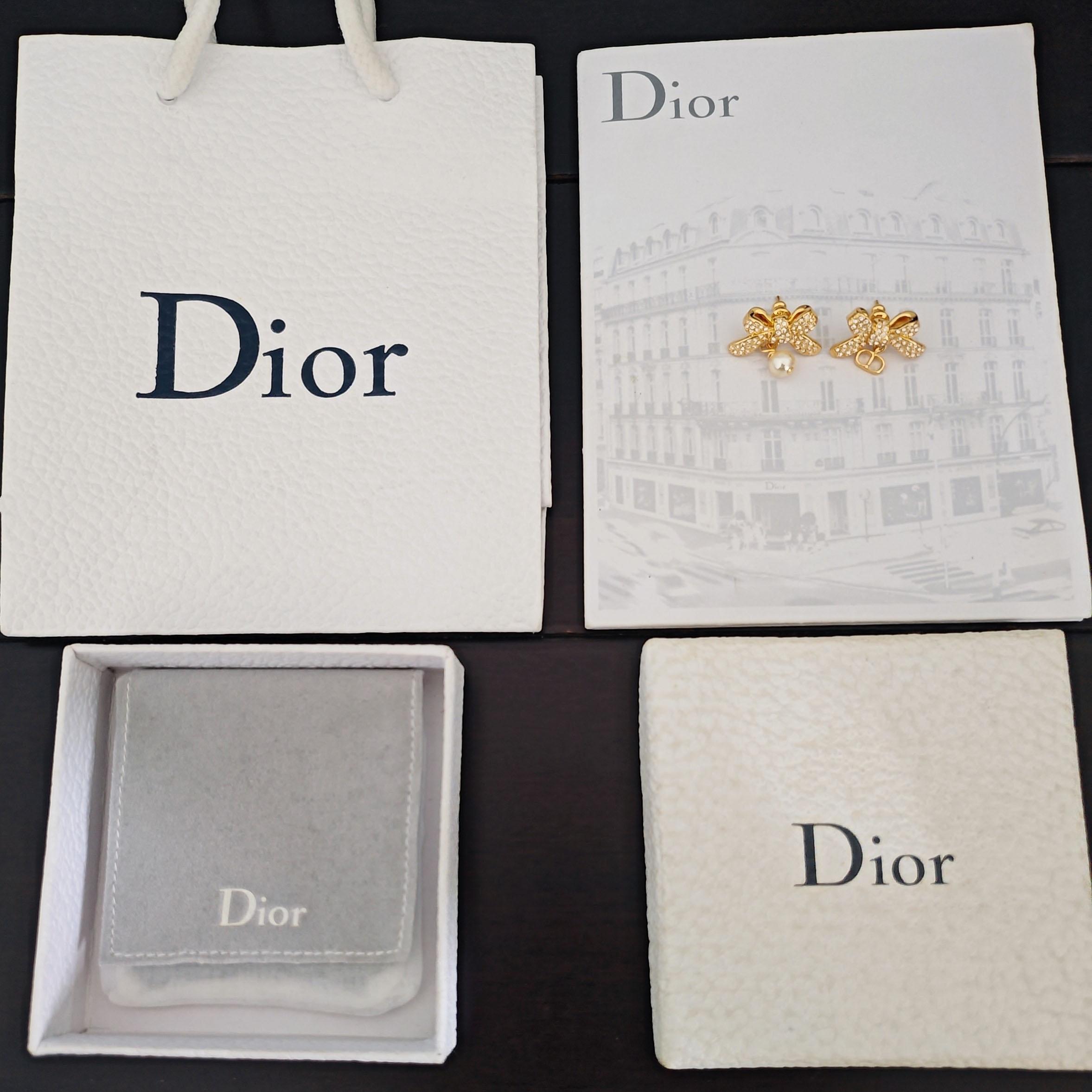 Dior Delicate Bow Earrings - FashionPlug