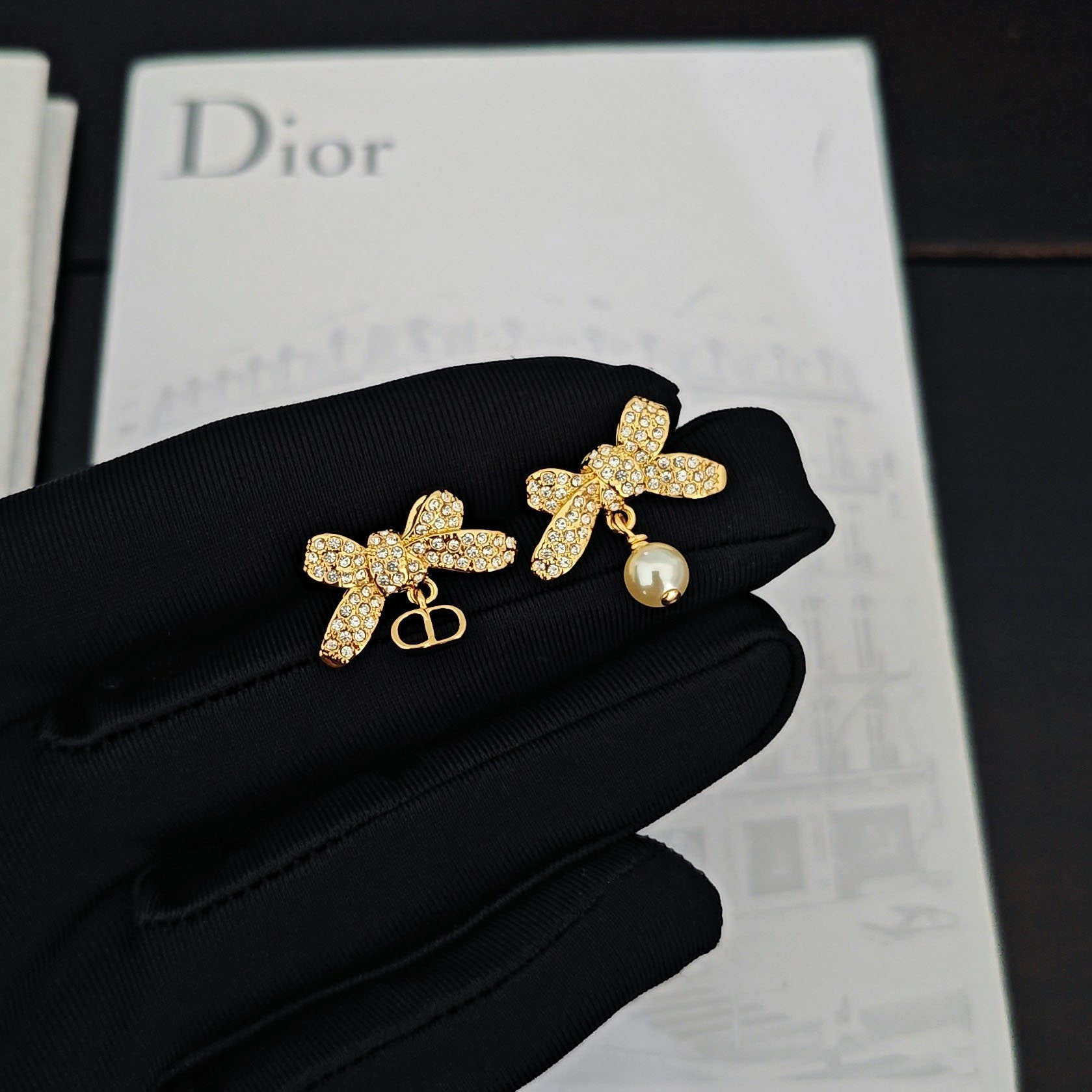 Dior Delicate Bow Earrings - FashionPlug
