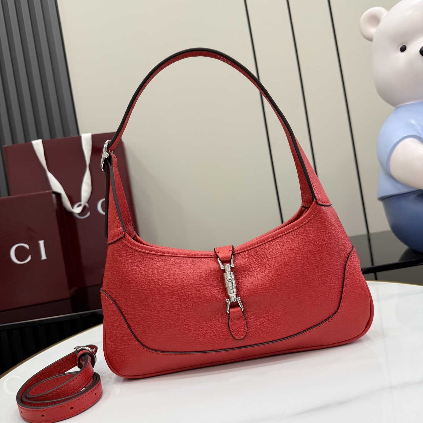 Gucci Jackie Slim Medium Shoulder Bag  - FashionPlug