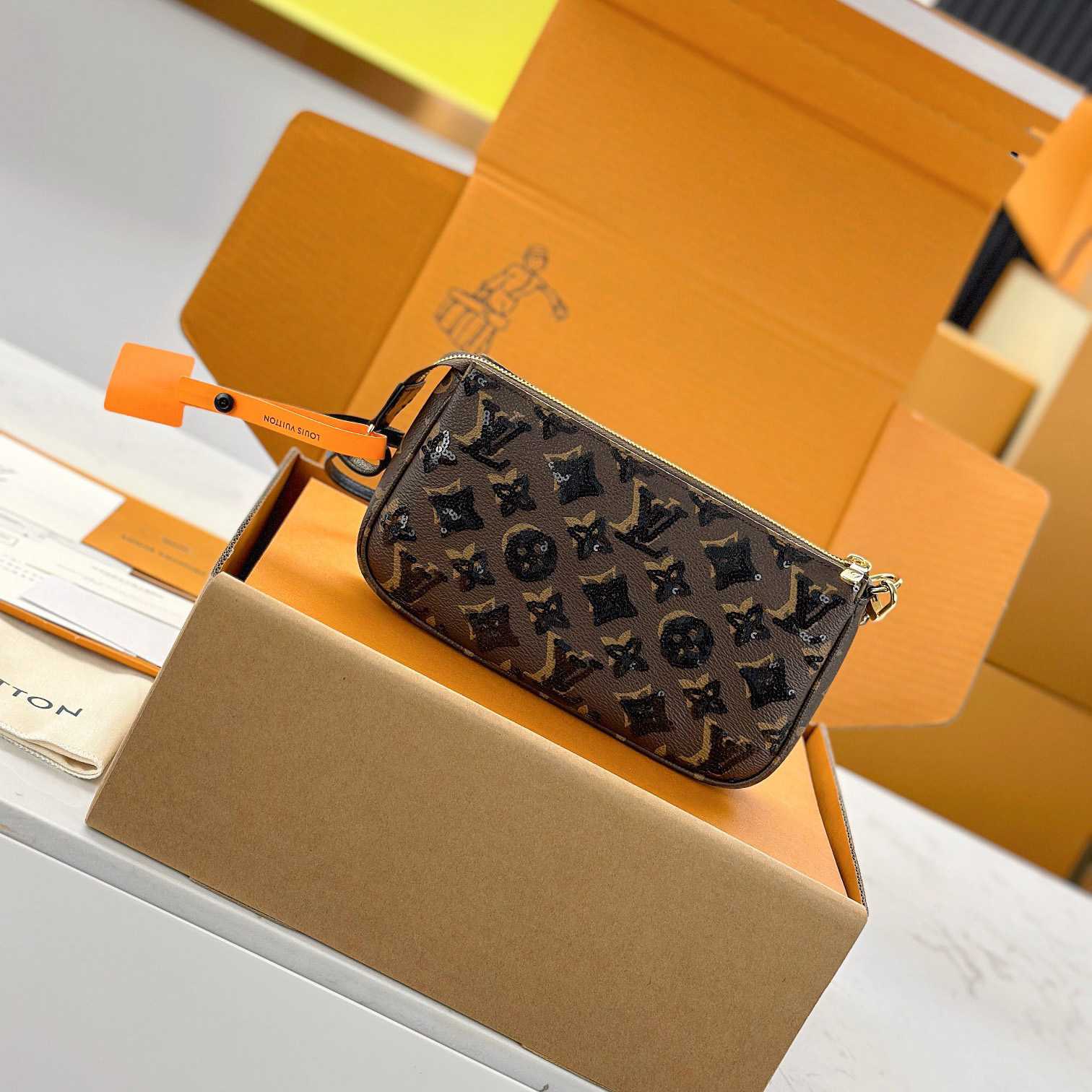 Louis Vuitton Pochette Accessoires M26473 - FashionPlug