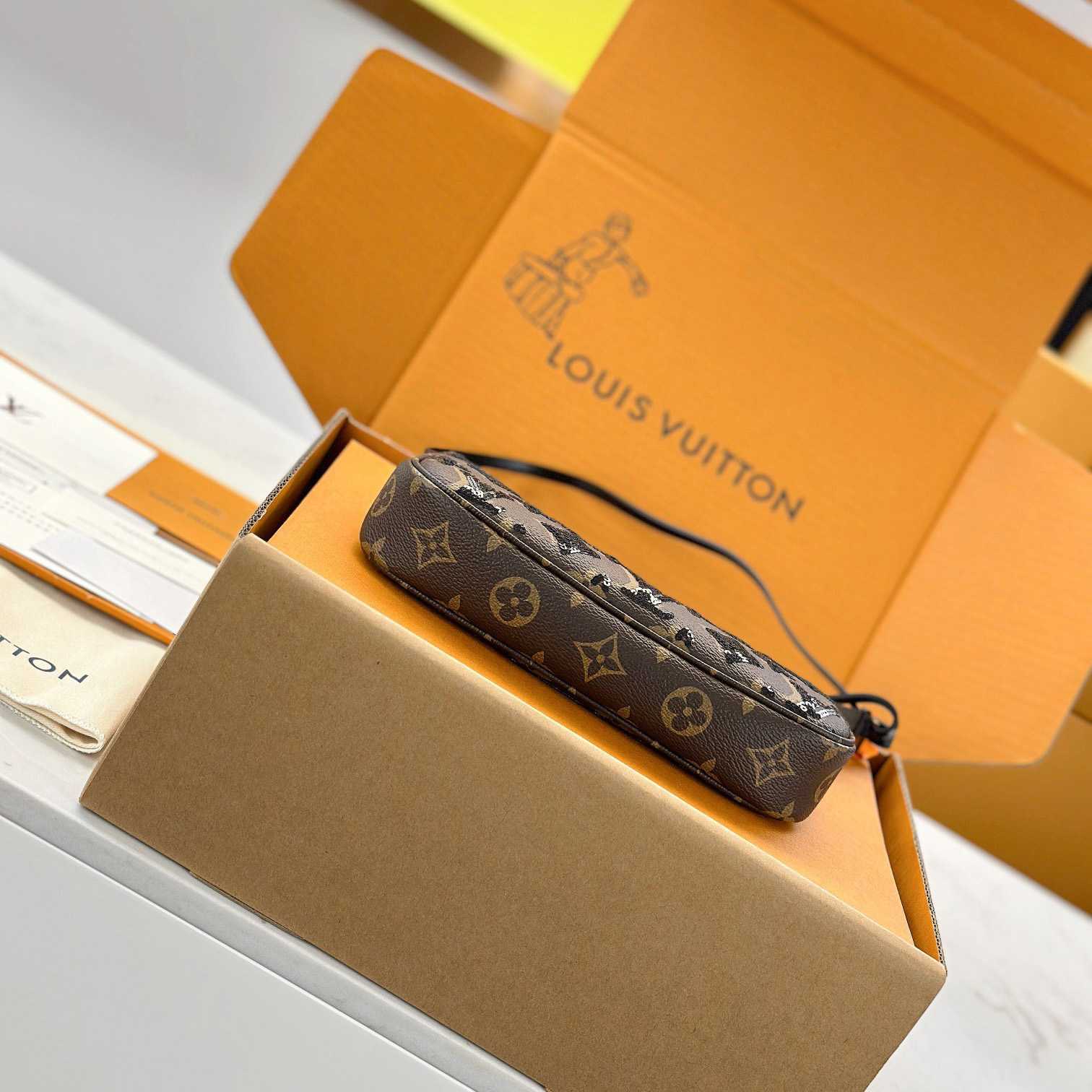 Louis Vuitton Pochette Accessoires M26473 - FashionPlug