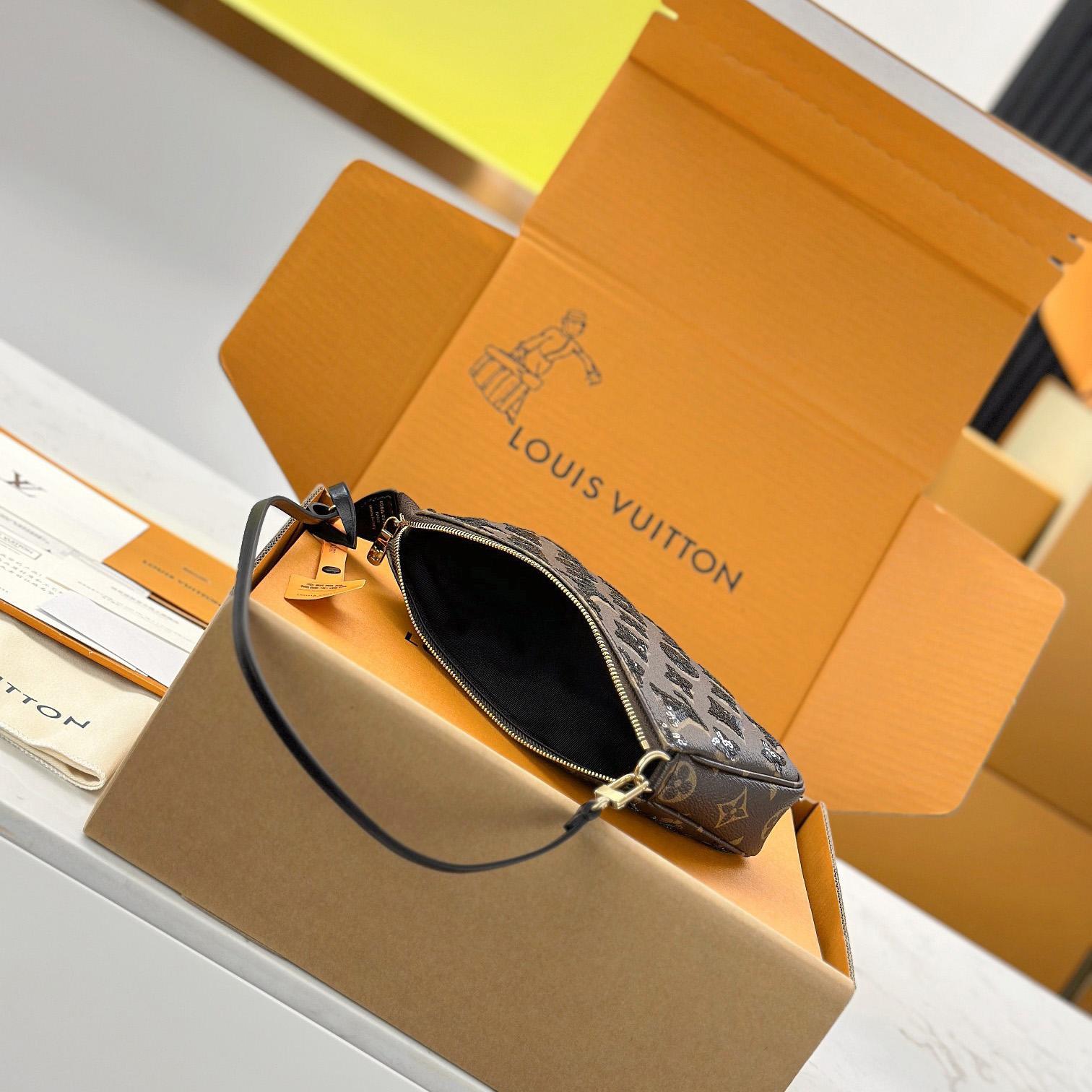 Louis Vuitton Pochette Accessoires M26473 - FashionPlug