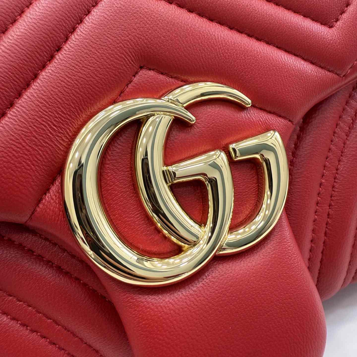 Gucci GG Marmont Medium Shoulder Bag - FashionPlug