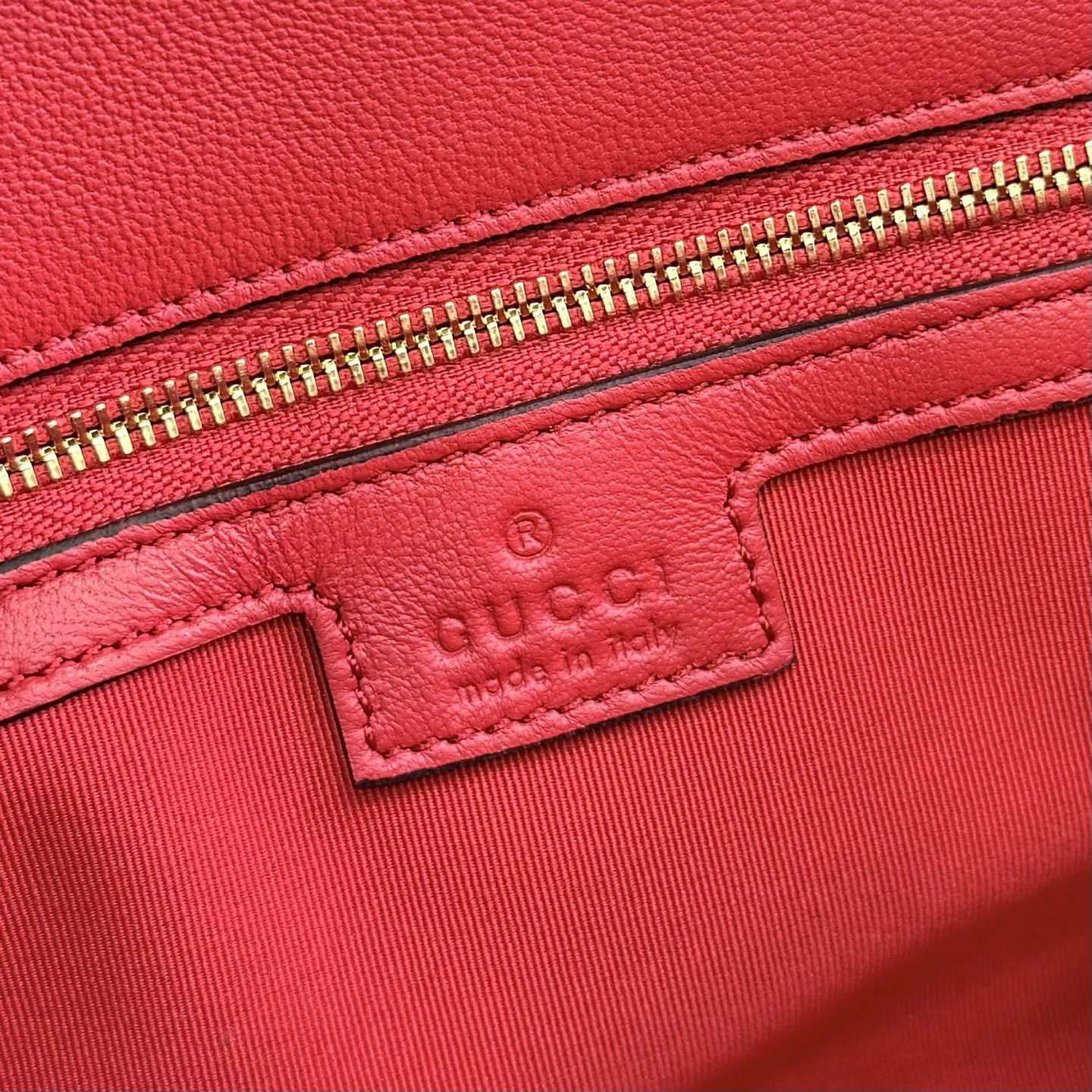 Gucci GG Marmont Medium Shoulder Bag - FashionPlug