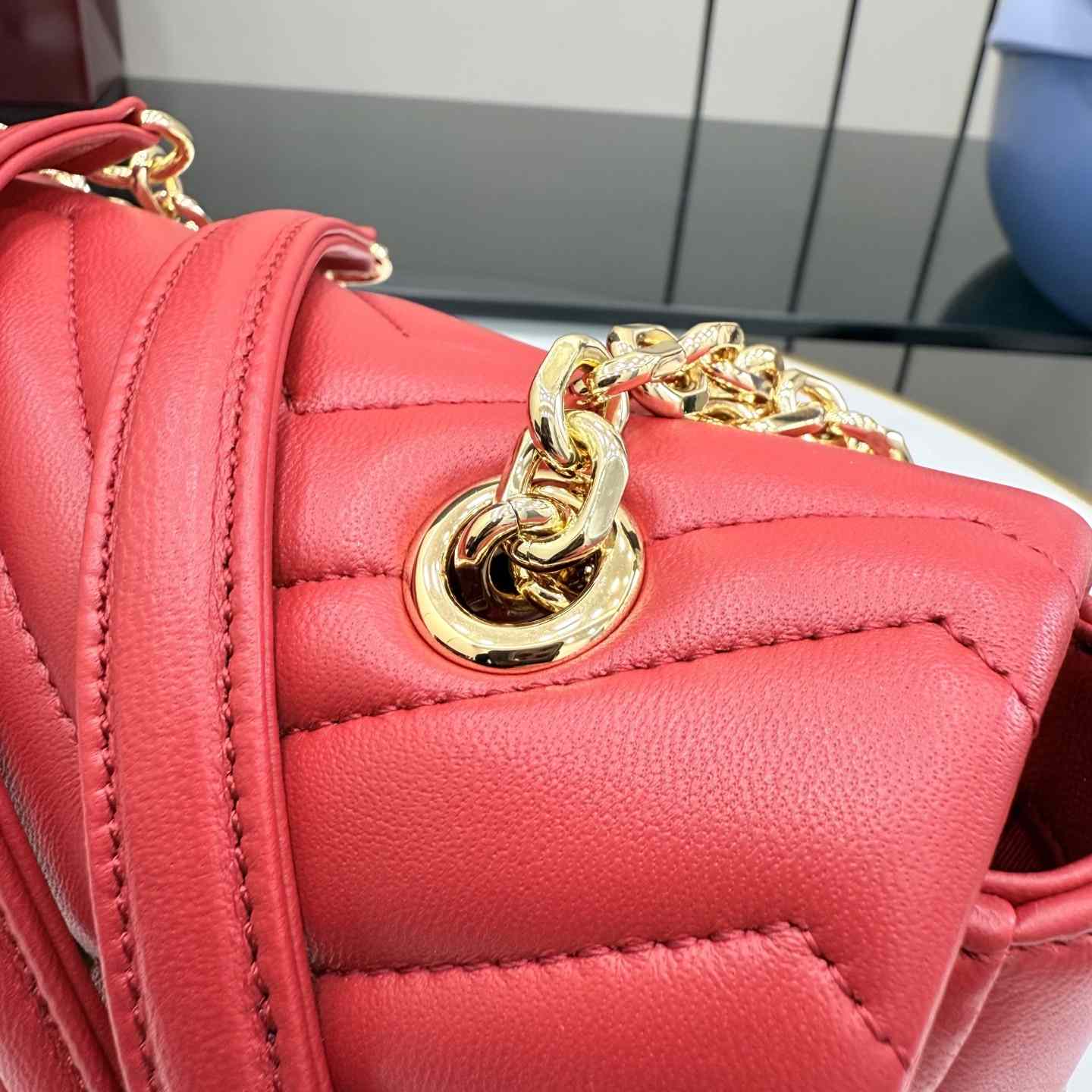 Gucci GG Marmont Medium Shoulder Bag - FashionPlug
