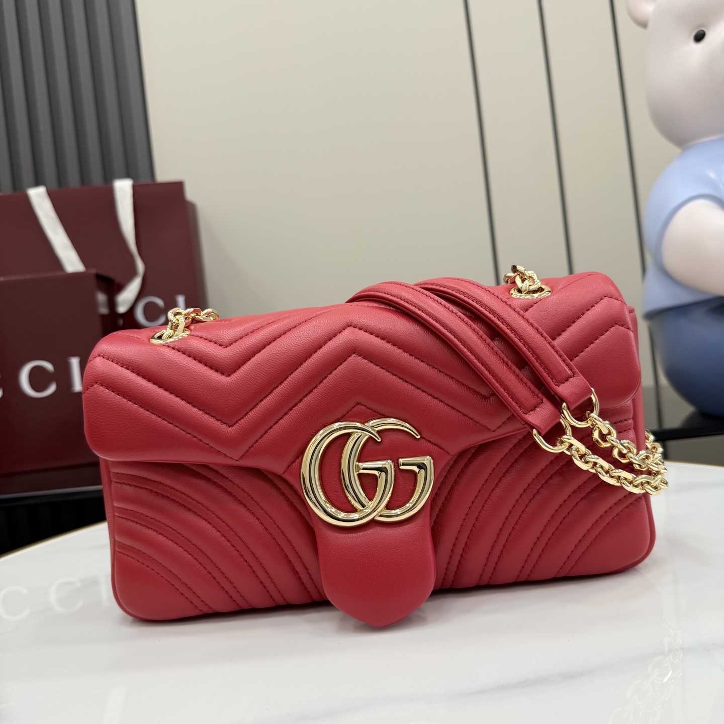 Gucci GG Marmont Medium Shoulder Bag - FashionPlug