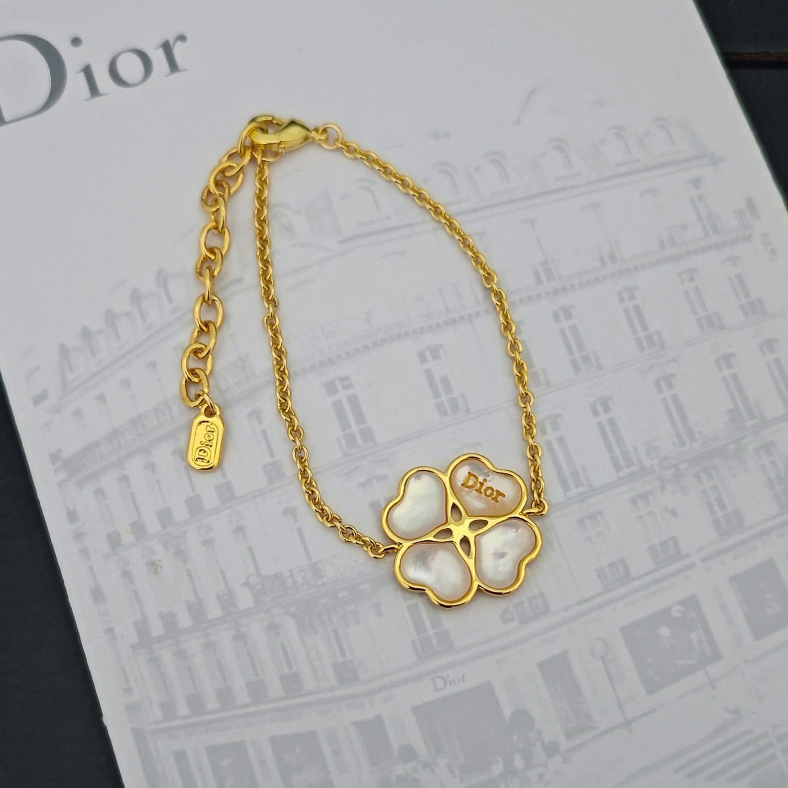 Dior Sparkling Clover Bracelet - FashionPlug