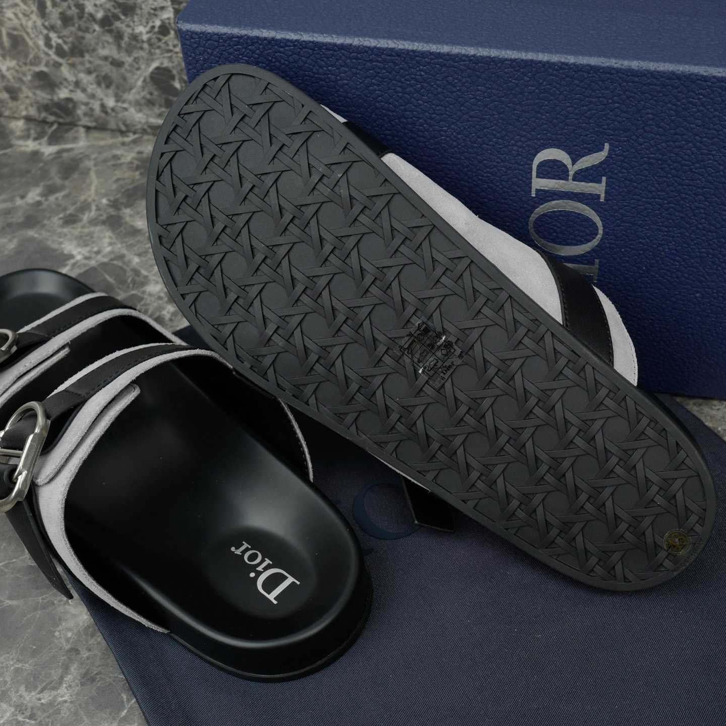 Dior Aqua Sandal - FashionPlug