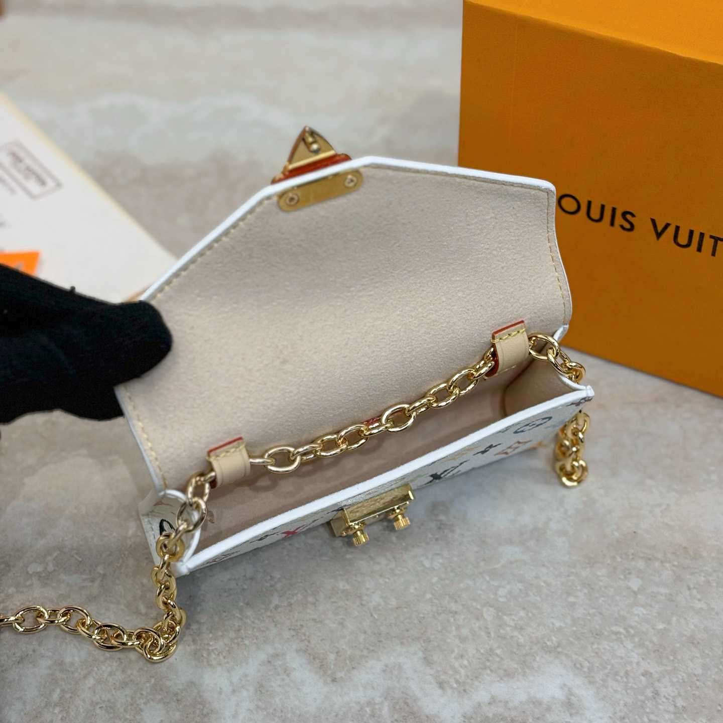 Louis Vuitton LV x TM Pouch Metis Belt M4625Z - FashionPlug