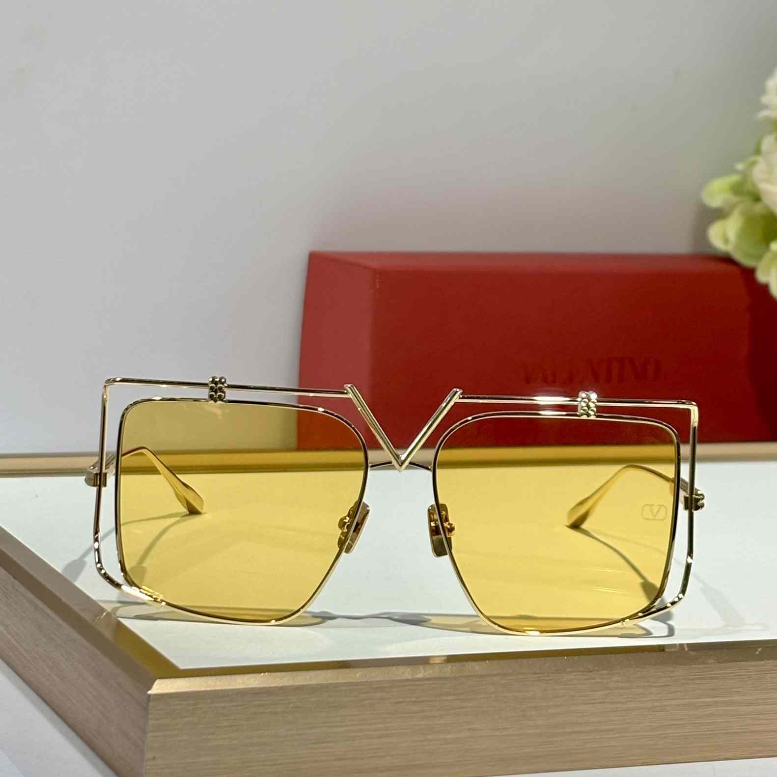 Valent V-LIGHT VLS-116 Oversize Frame Sunglasses - FashionPlug
