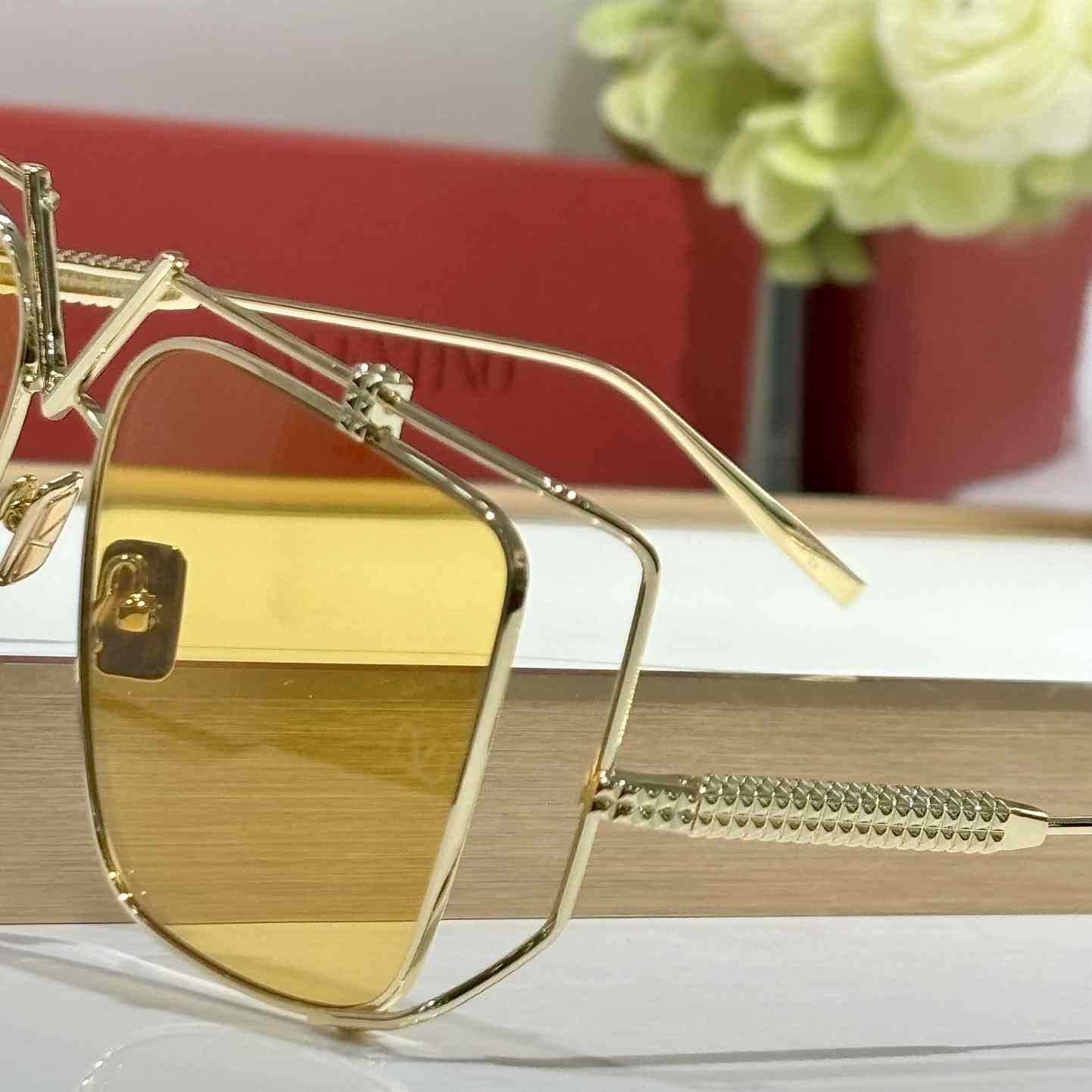 Valent V-LIGHT VLS-116 Oversize Frame Sunglasses - FashionPlug