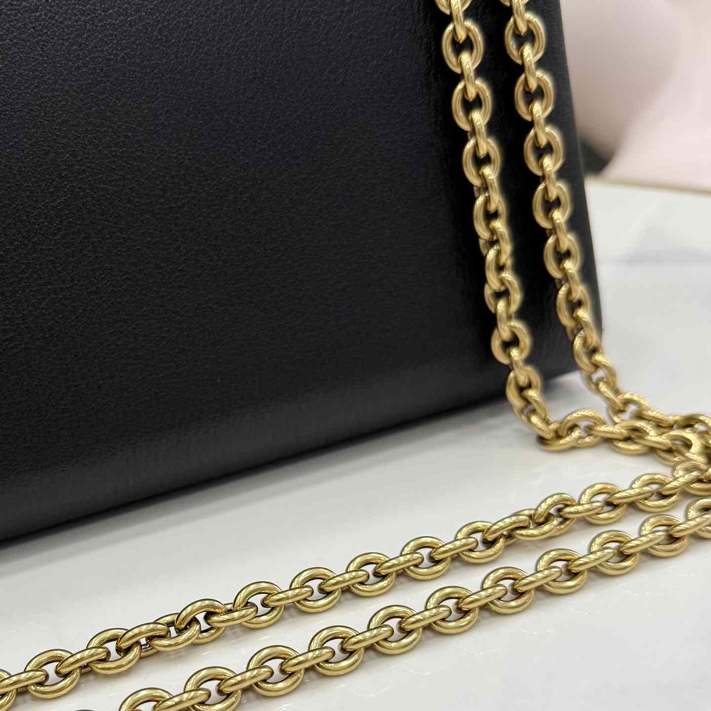 Gucci Dionysus Medium Shoulder Bag - FashionPlug