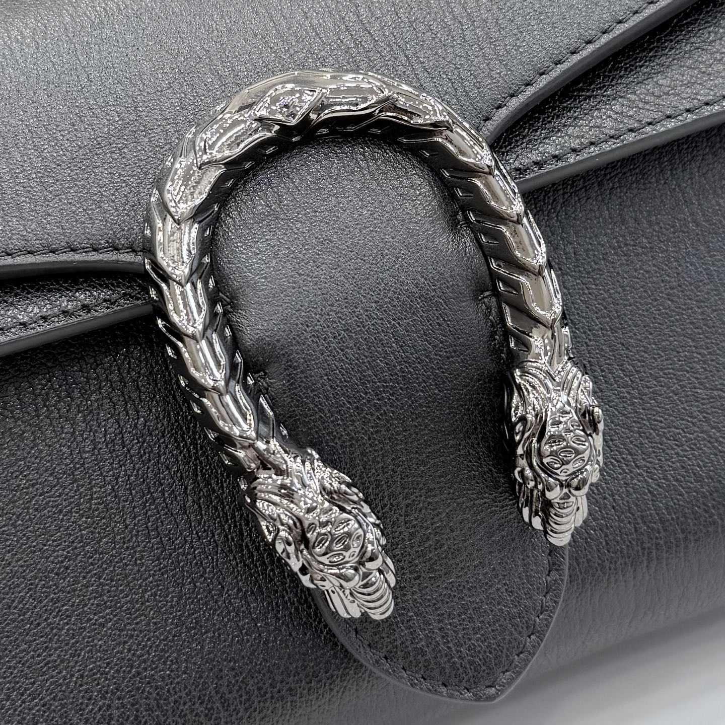 Gucci Dionysus Medium Shoulder Bag - FashionPlug