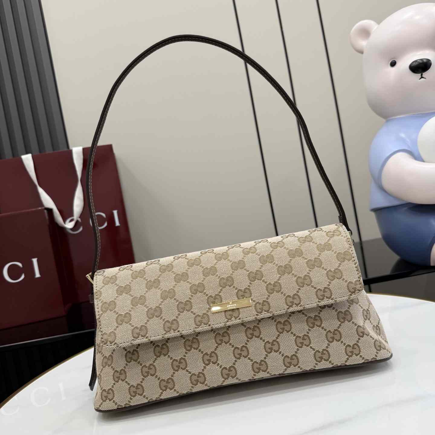 Gucci Madison Medium Shoulder Bag - FashionPlug