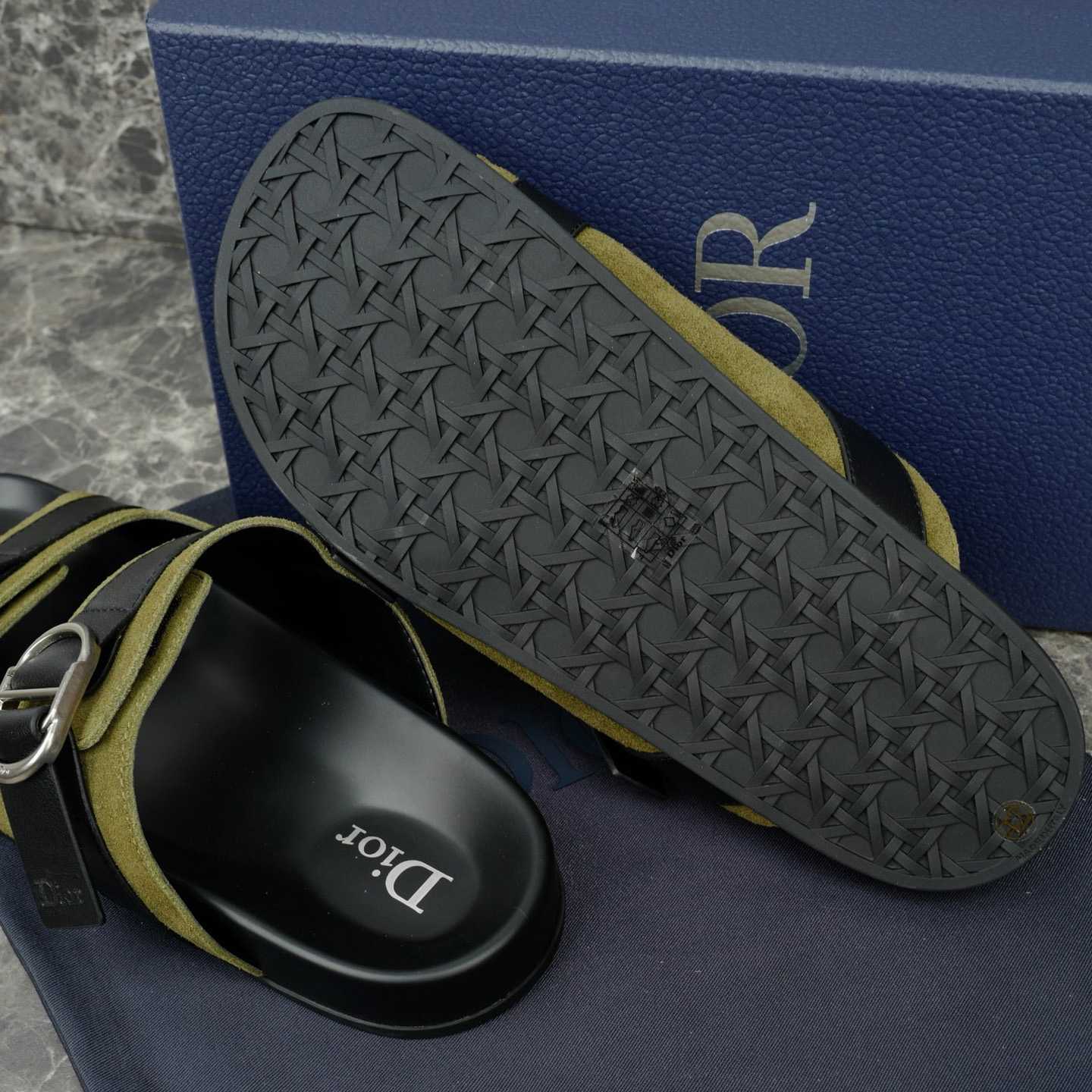 Dior Aqua Sandal - FashionPlug