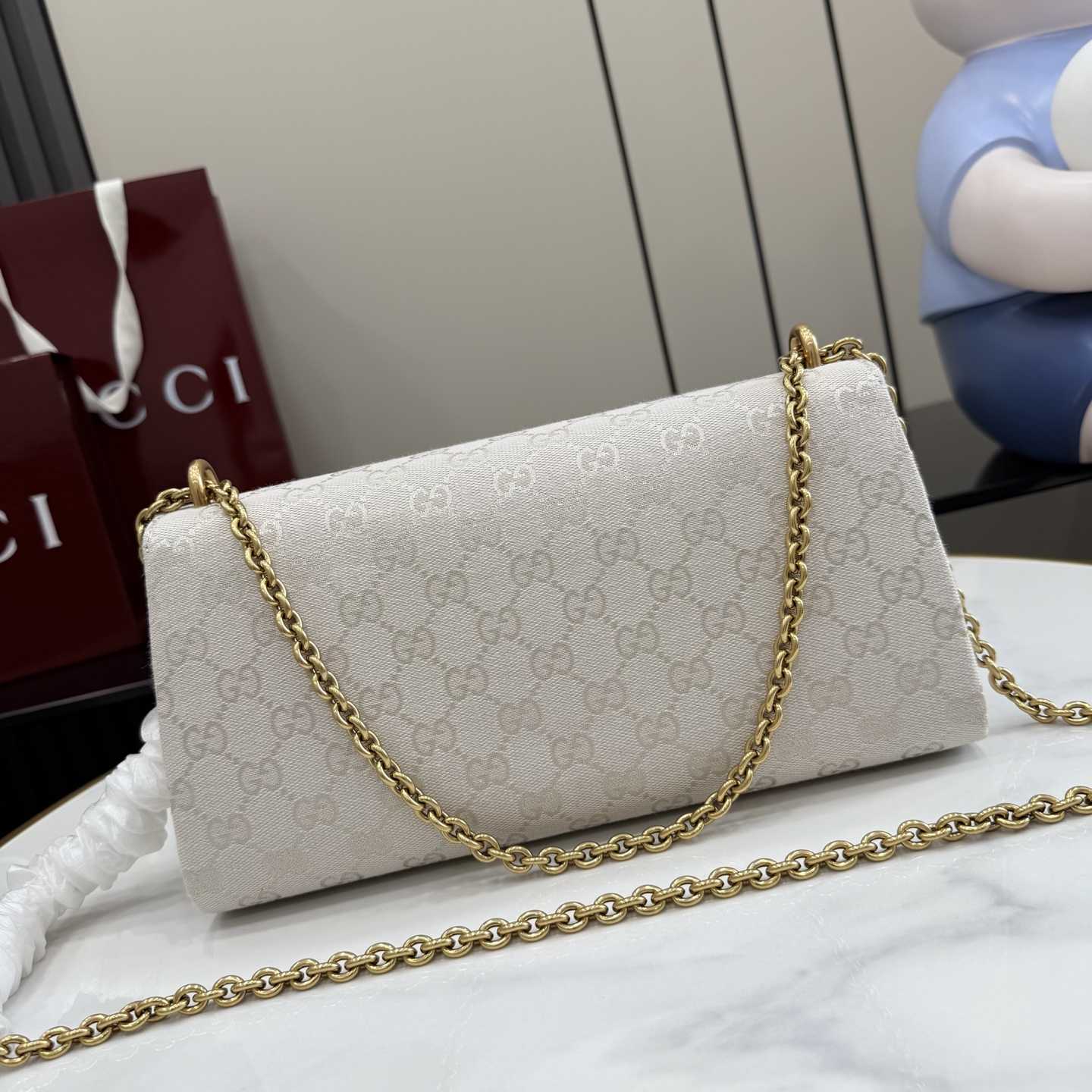 Gucci Dionysus Medium Shoulder Bag - FashionPlug