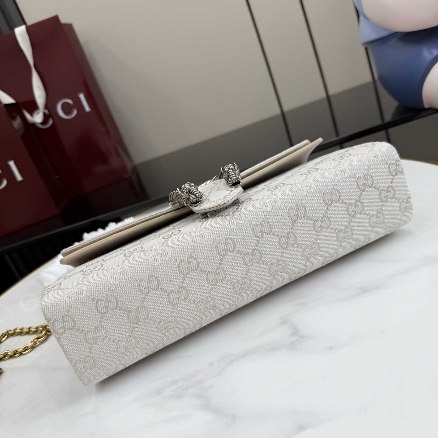 Gucci Dionysus Medium Shoulder Bag - FashionPlug