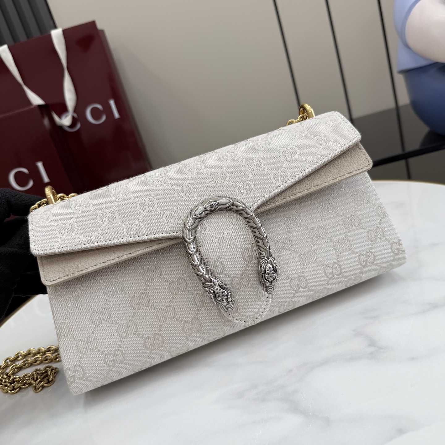Gucci Dionysus Medium Shoulder Bag - FashionPlug