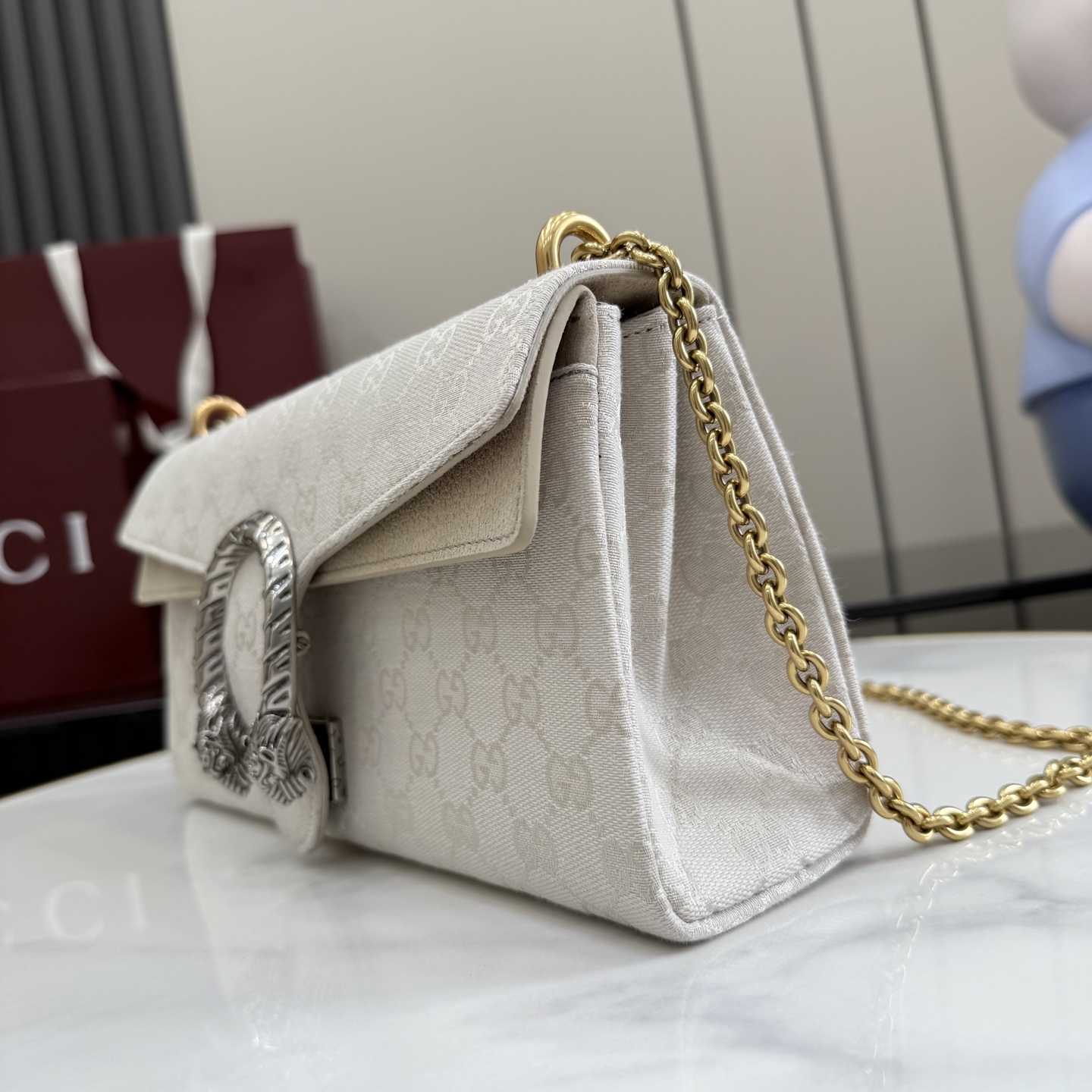Gucci Dionysus Medium Shoulder Bag - FashionPlug