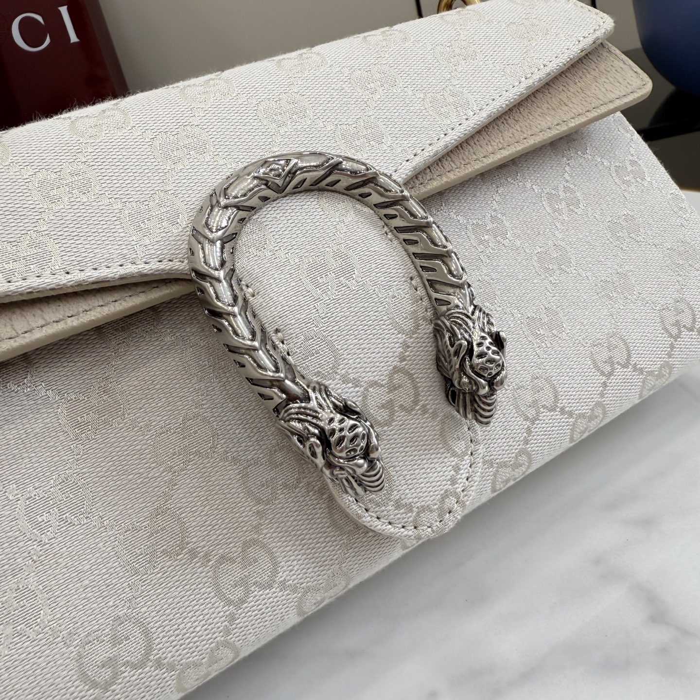 Gucci Dionysus Medium Shoulder Bag - FashionPlug