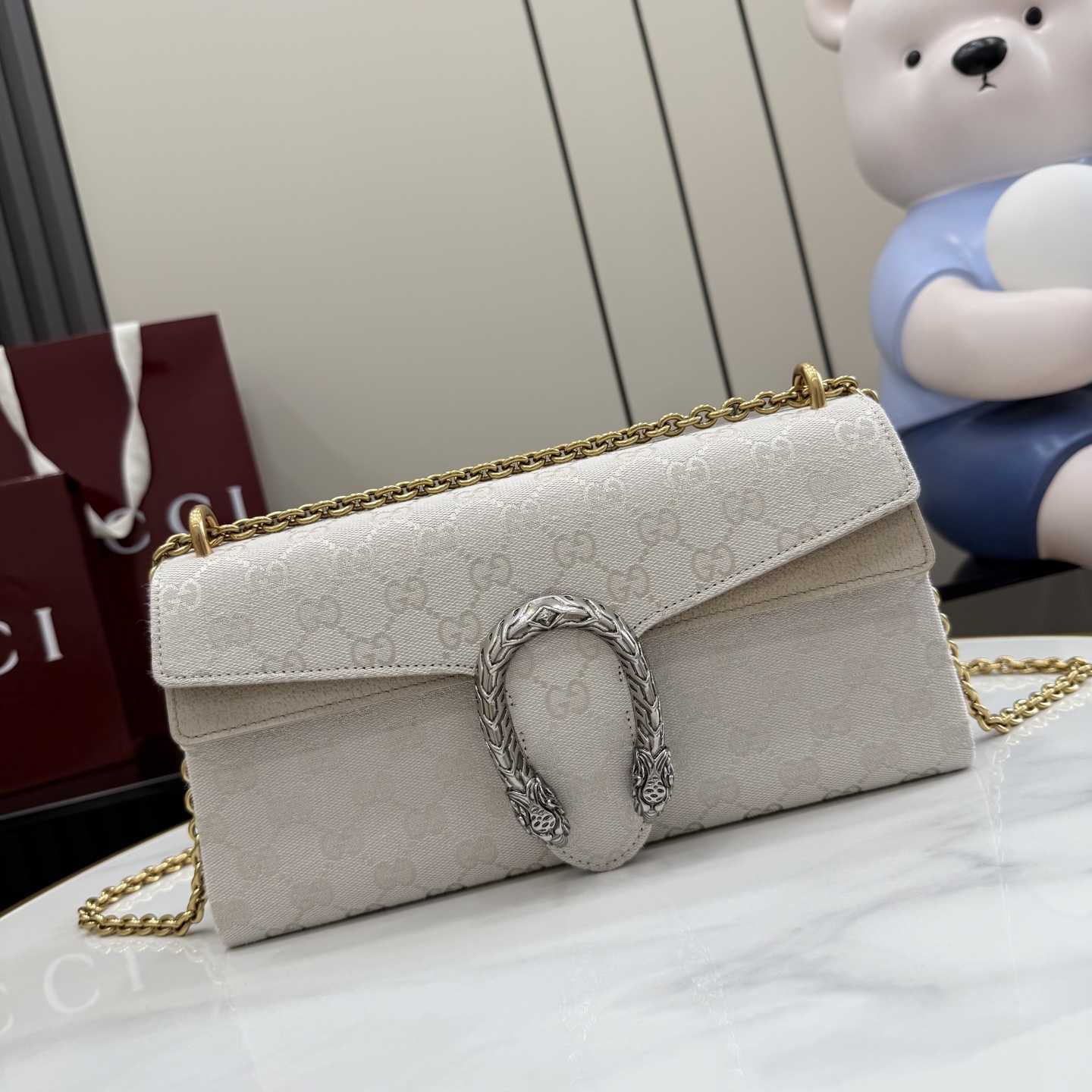 Gucci Dionysus Medium Shoulder Bag - FashionPlug