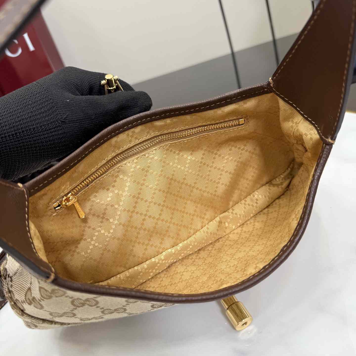 Gucci Jackie Slim Medium Shoulder Bag  - FashionPlug