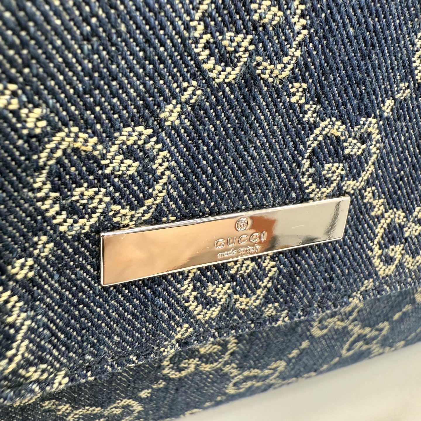 Gucci Madison Medium Shoulder Bag - FashionPlug
