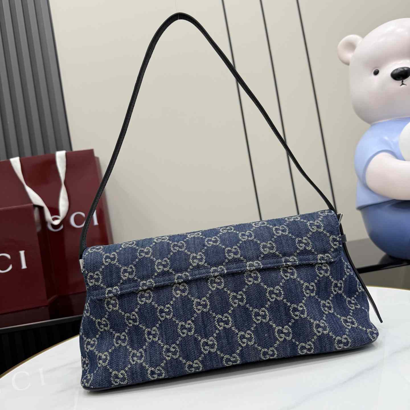 Gucci Madison Medium Shoulder Bag - FashionPlug