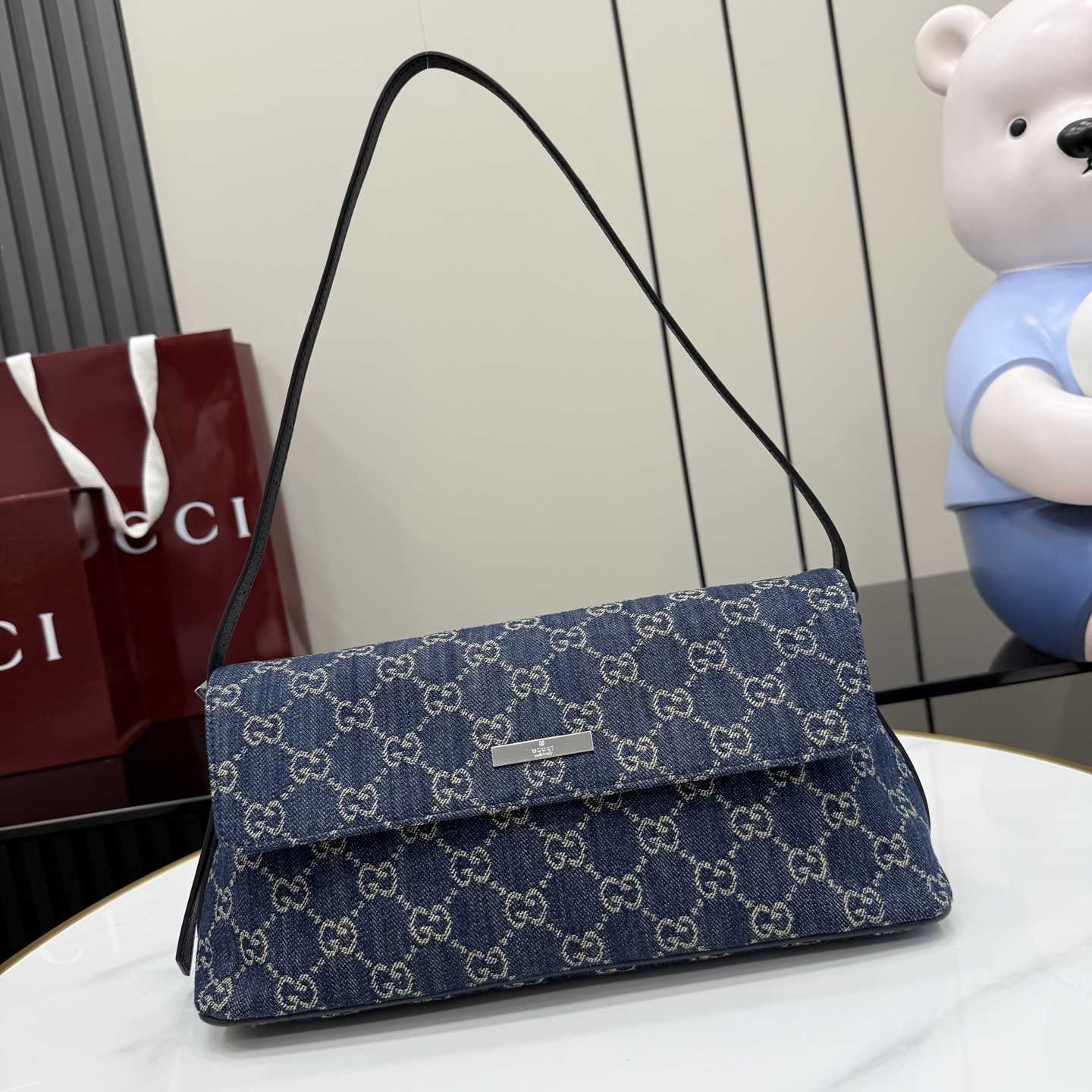 Gucci Madison Medium Shoulder Bag - FashionPlug