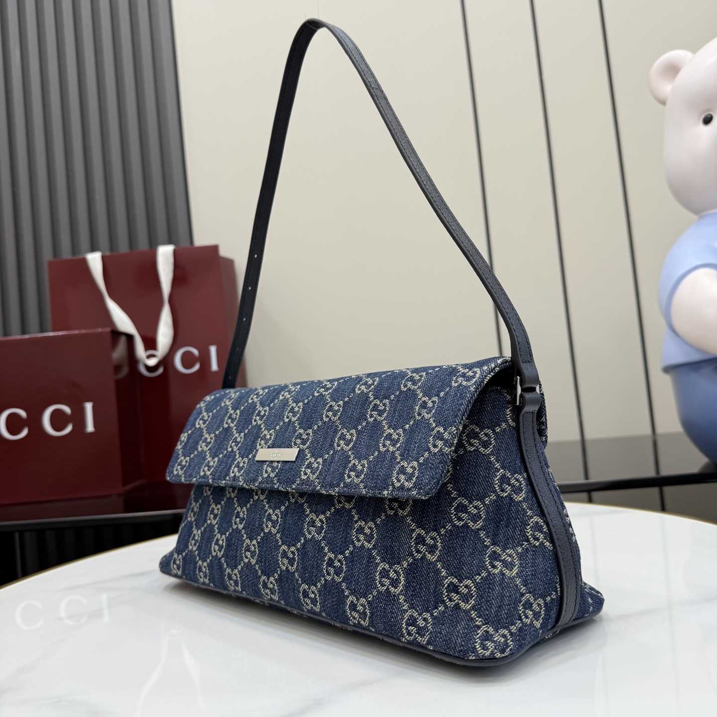 Gucci Madison Medium Shoulder Bag - FashionPlug